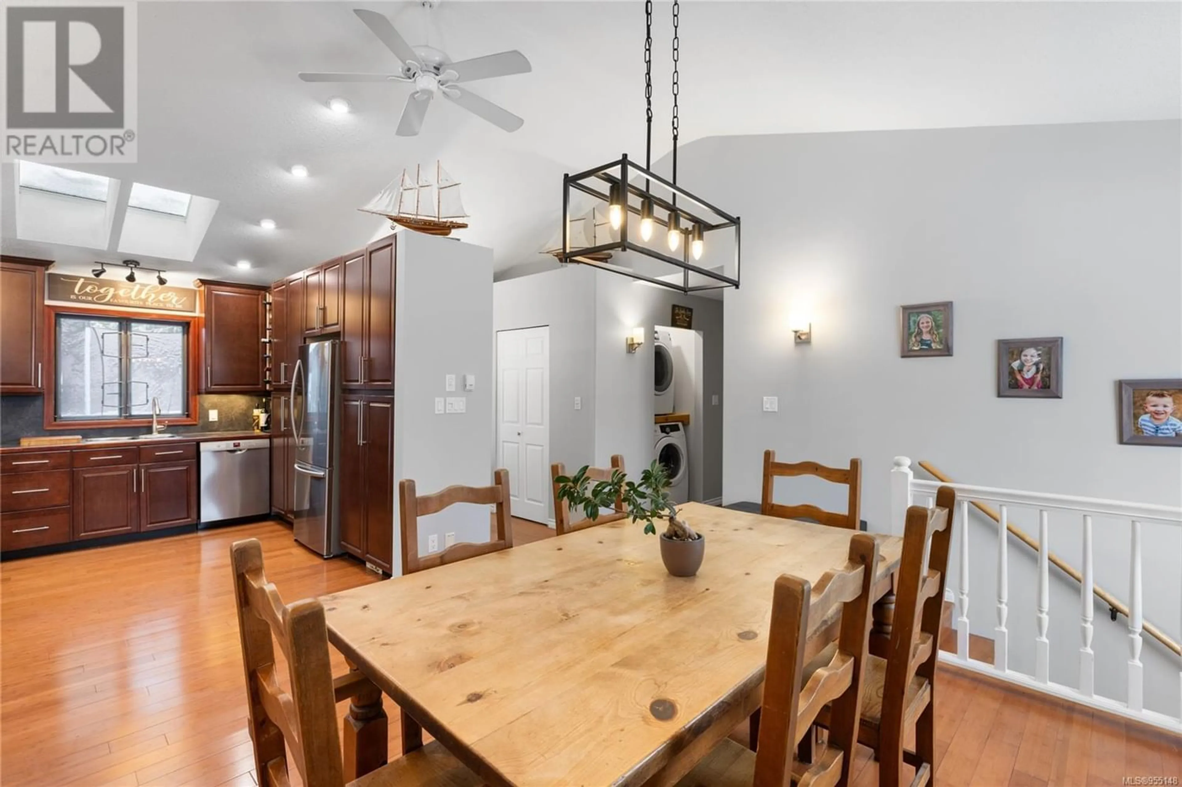 Dining room for 772 Miller Rd, French Creek British Columbia V9P1Z1