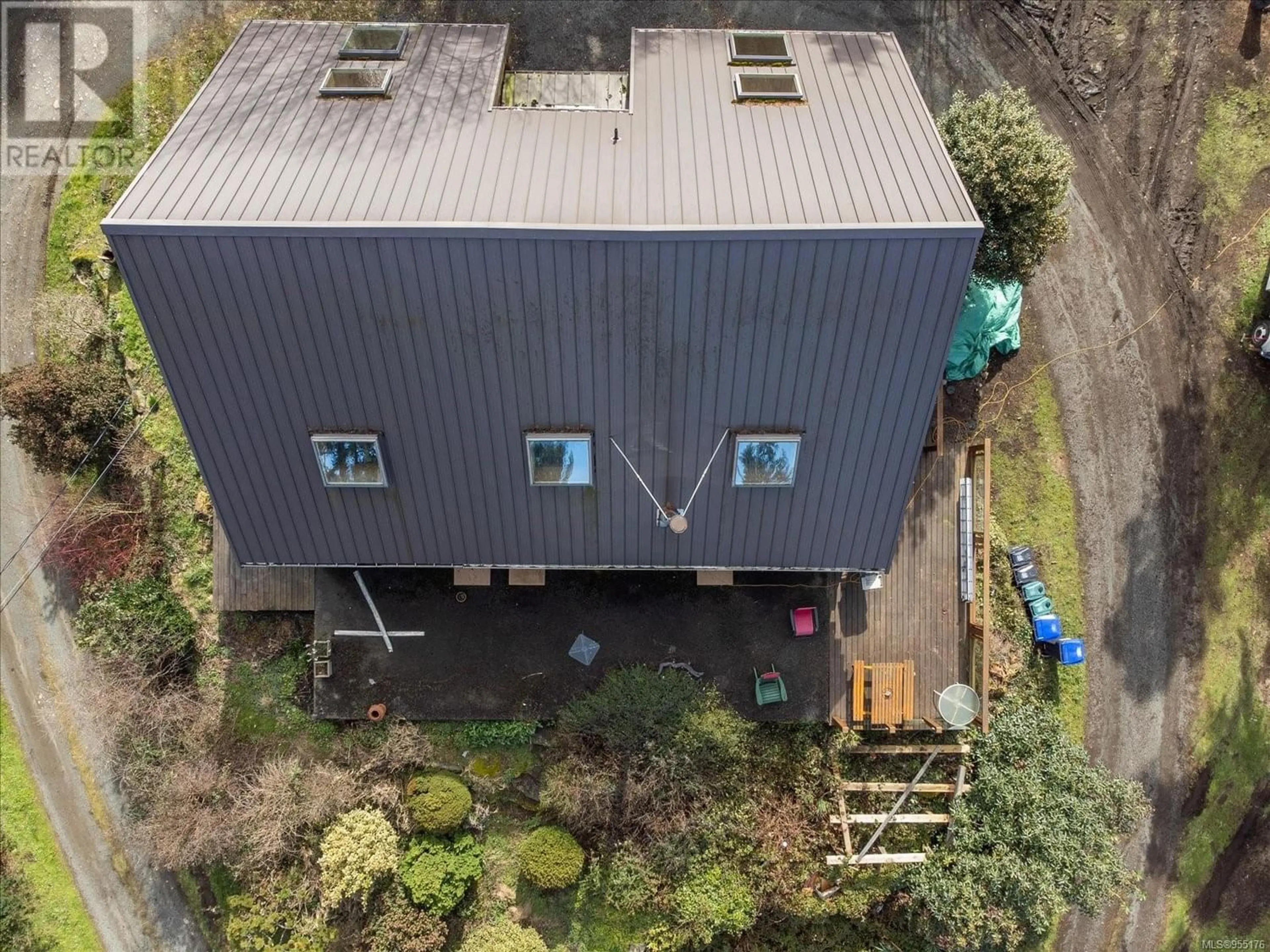 Frontside or backside of a home for 985 Berry Point Rd, Gabriola Island British Columbia V0R1X1