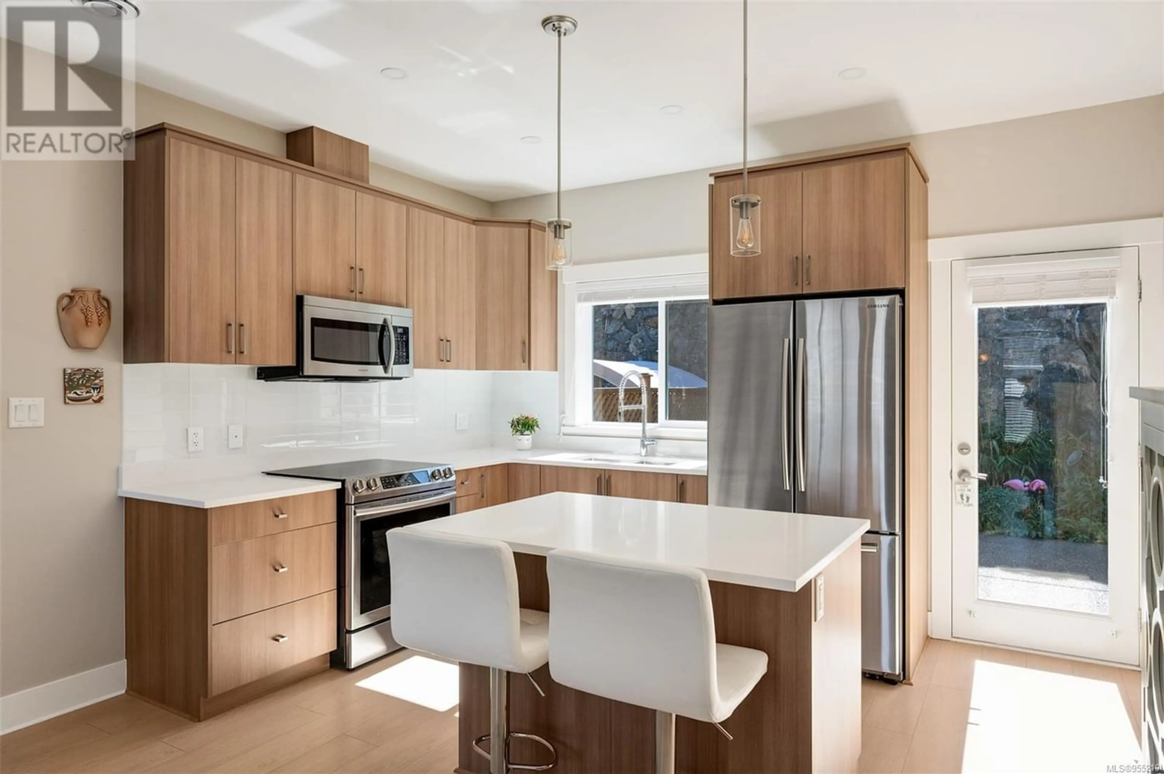 Contemporary kitchen for 939 Lobo Vale, Langford British Columbia V9C0M6