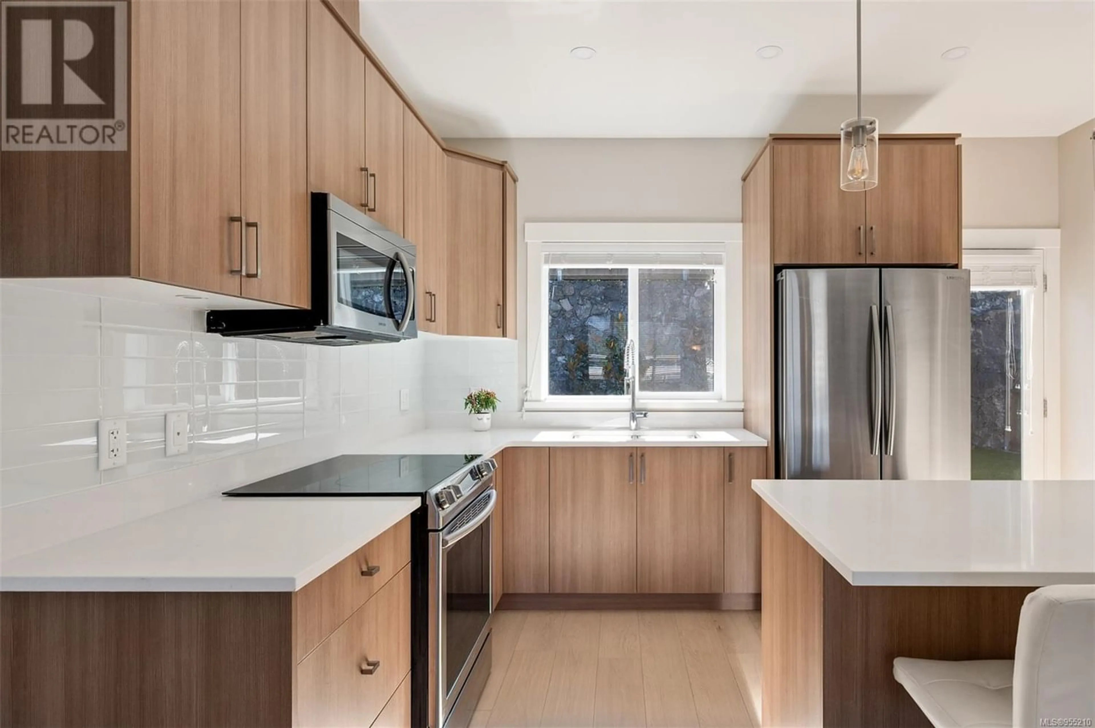 Standard kitchen for 939 Lobo Vale, Langford British Columbia V9C0M6