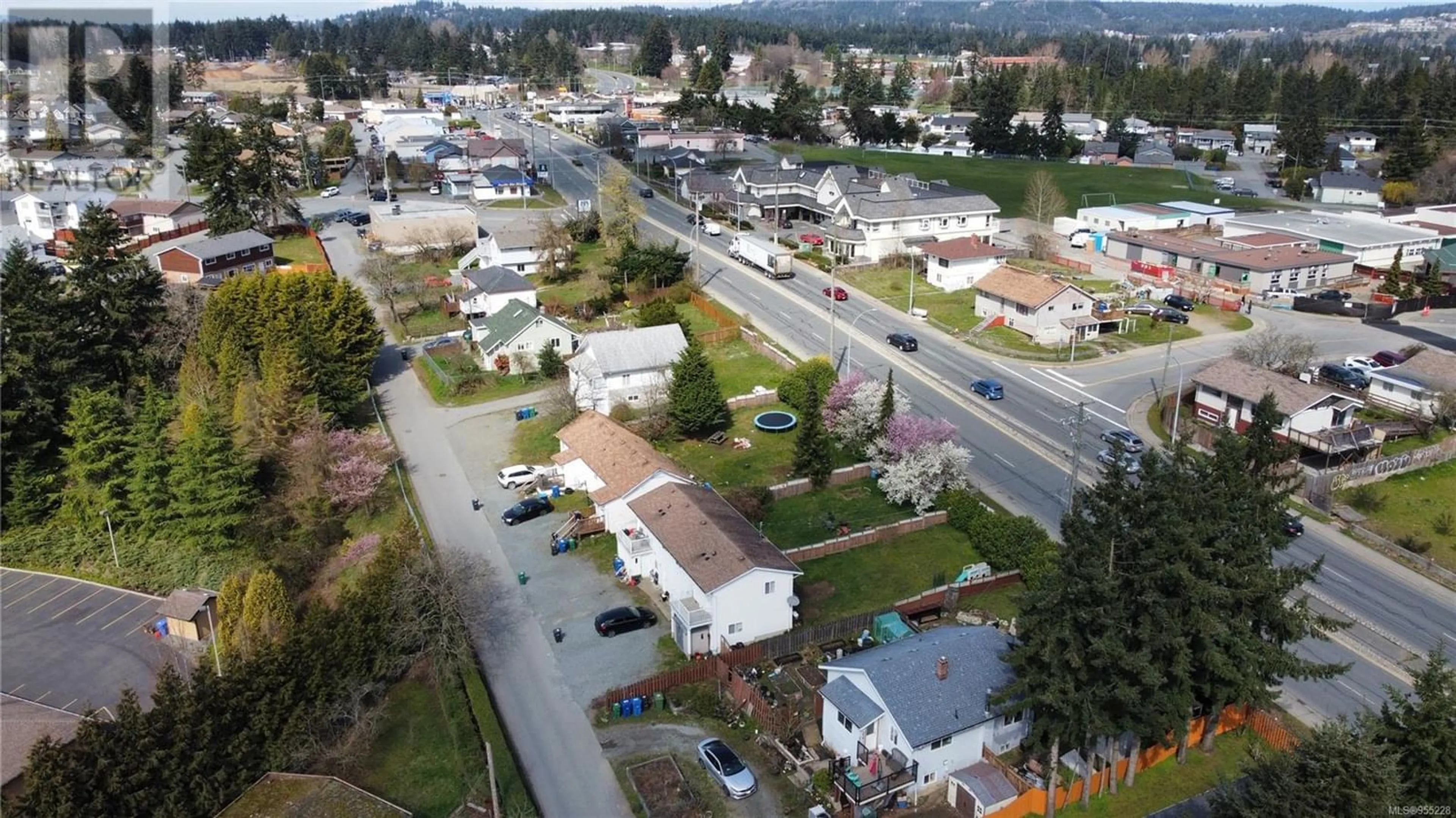 A view of a street for 2111-2119 Bowen Rd, Nanaimo British Columbia V9S1H6