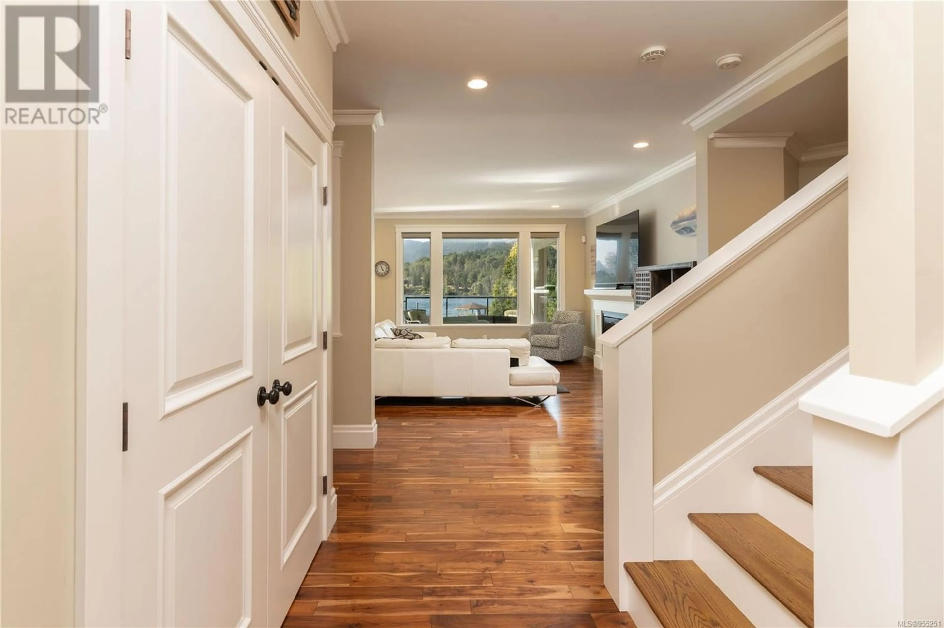 Indoor entryway, wood floors for 375 Point Ideal Dr, Lake Cowichan British Columbia V0R2G0