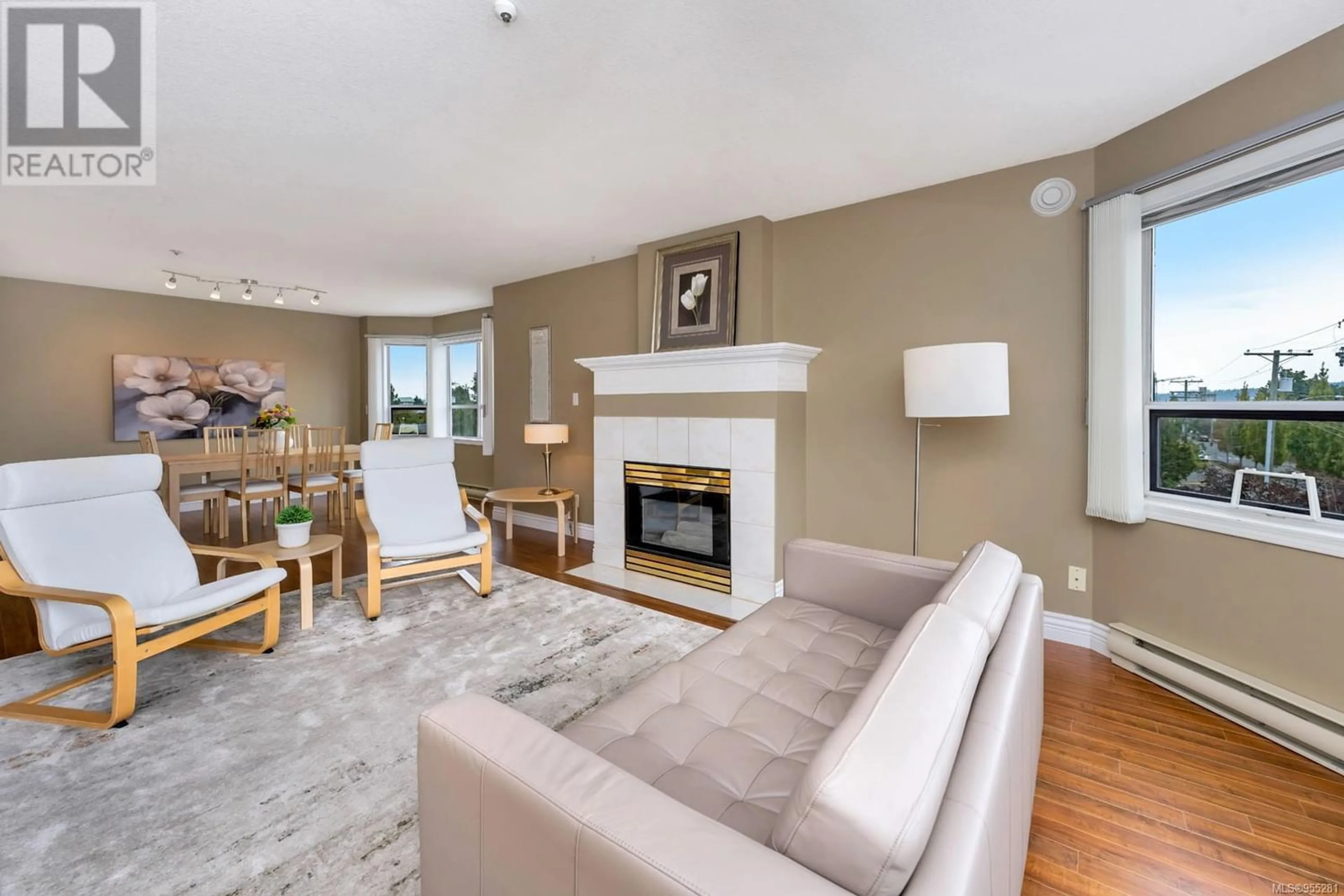 Living room for 301 9711 Fifth St, Sidney British Columbia V8L1W9