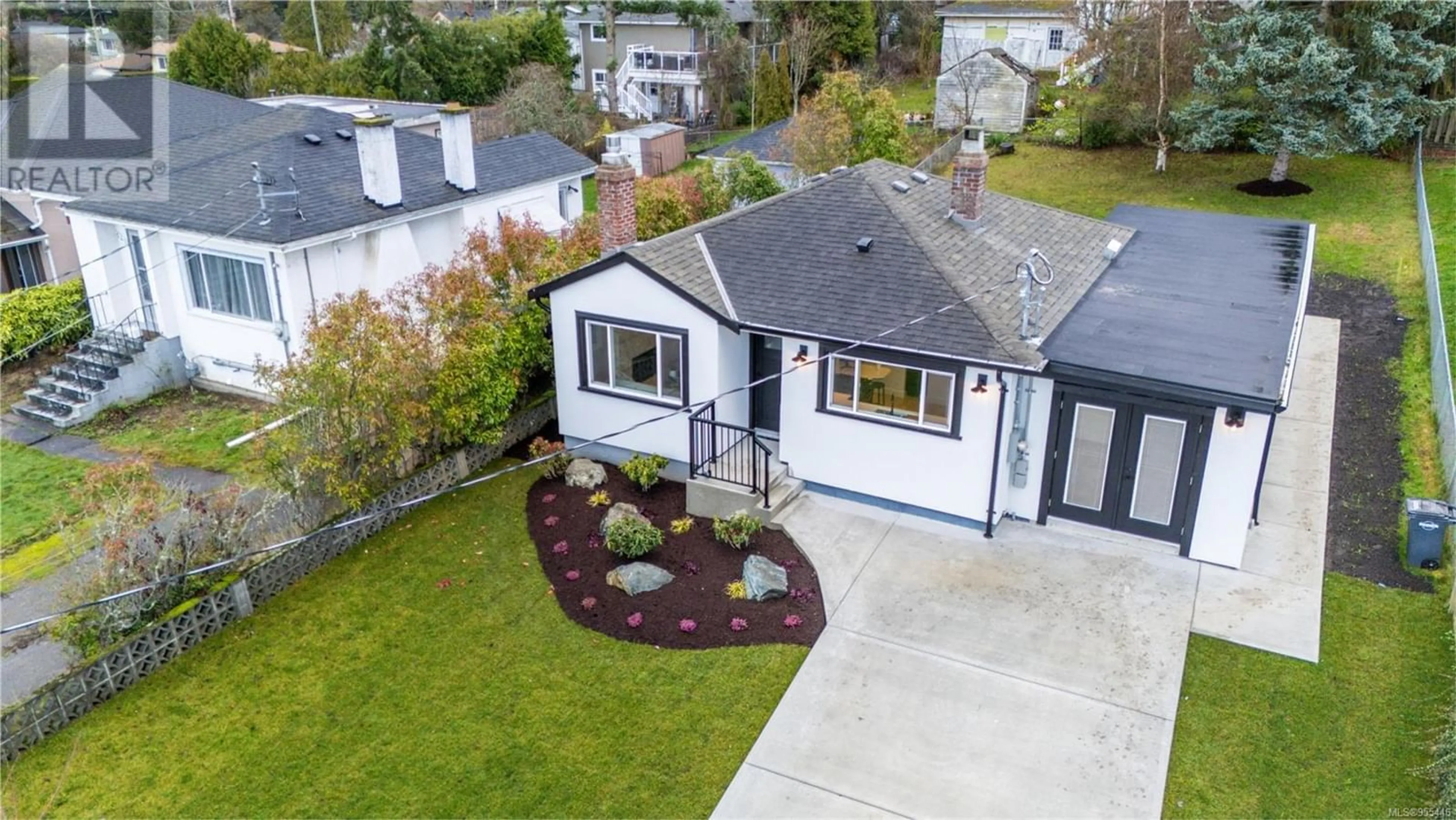 Frontside or backside of a home for 537 Broadway St, Saanich British Columbia V8Z2G1