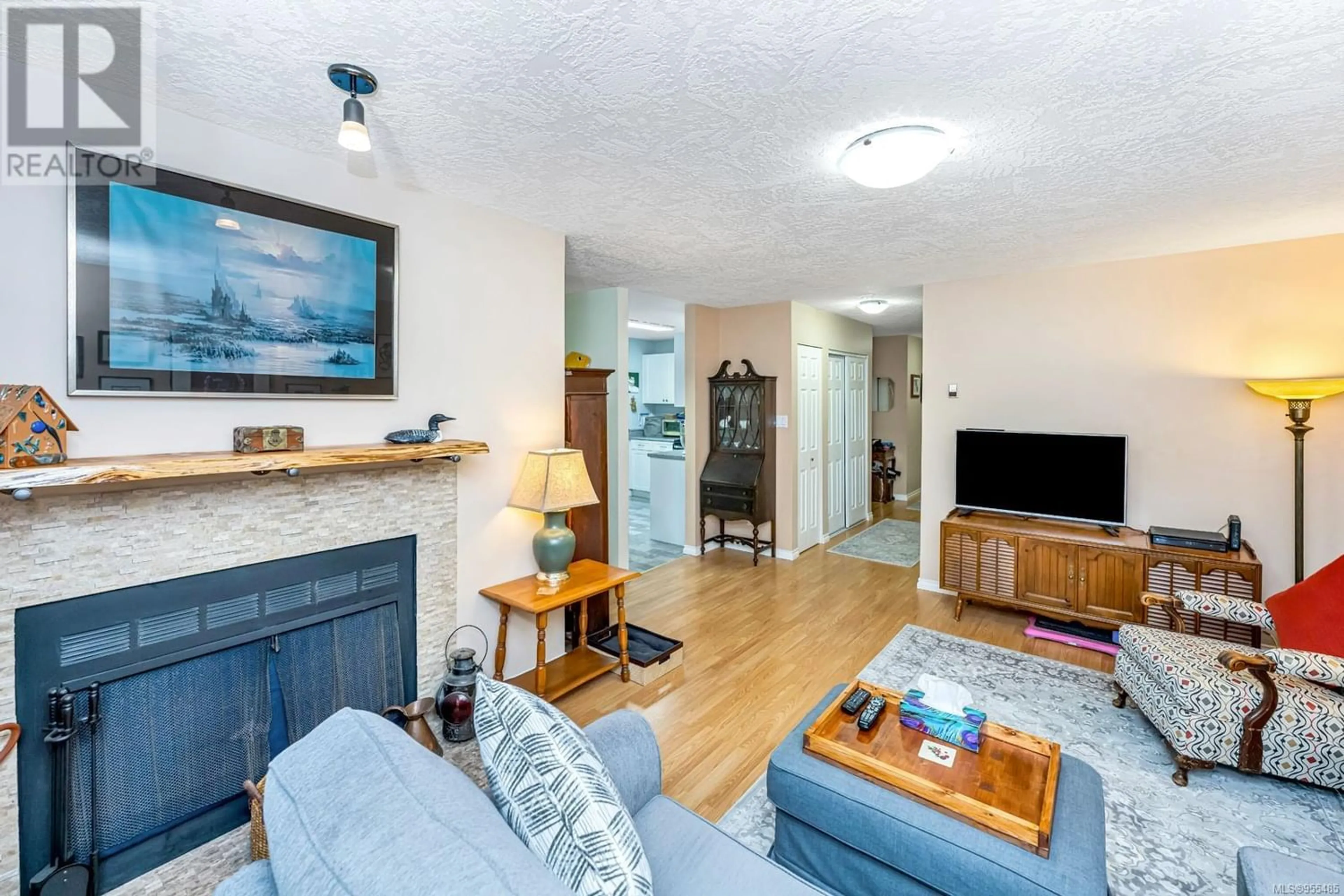 Living room for 203 940 Inverness Rd, Saanich British Columbia V8X2R9