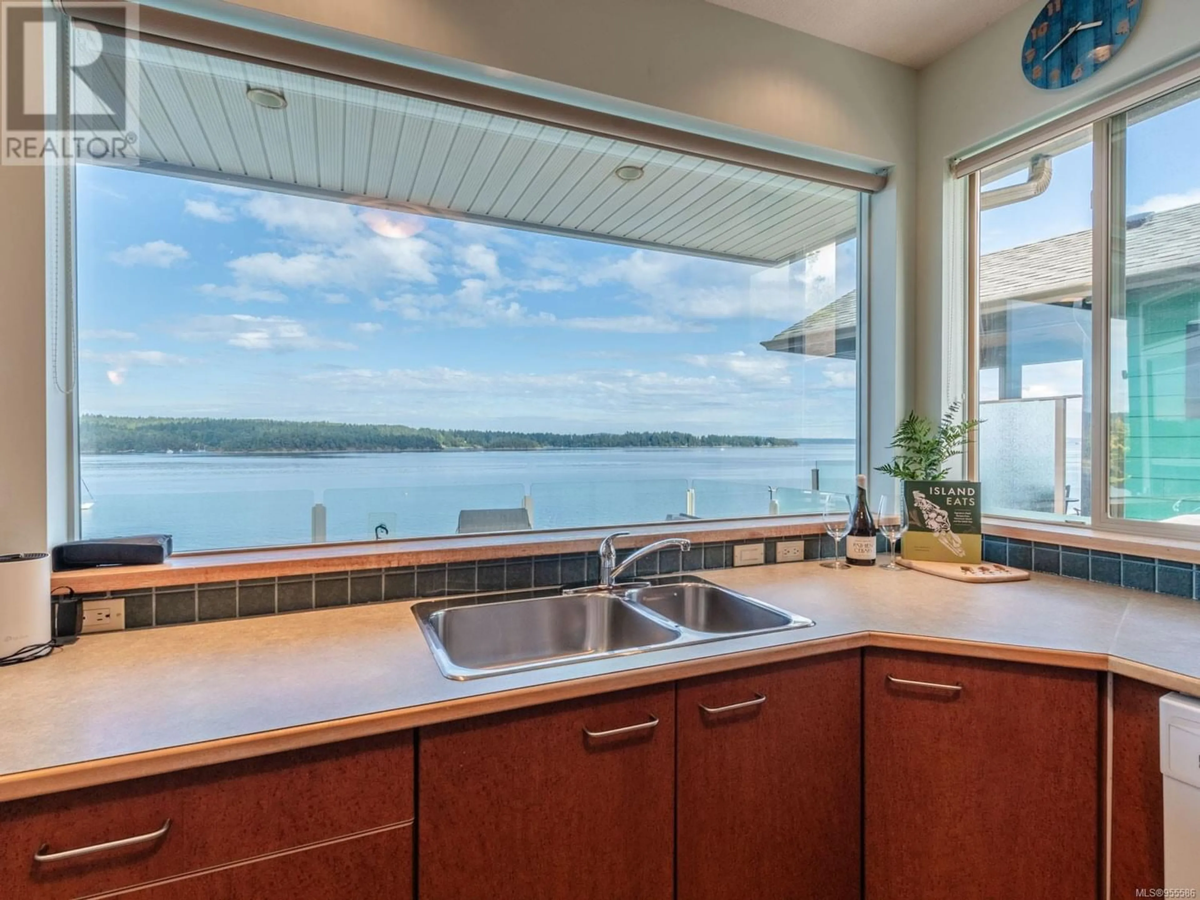 Contemporary kitchen for 8 245 Oyster Cove Rd, Ladysmith British Columbia V9G1T6