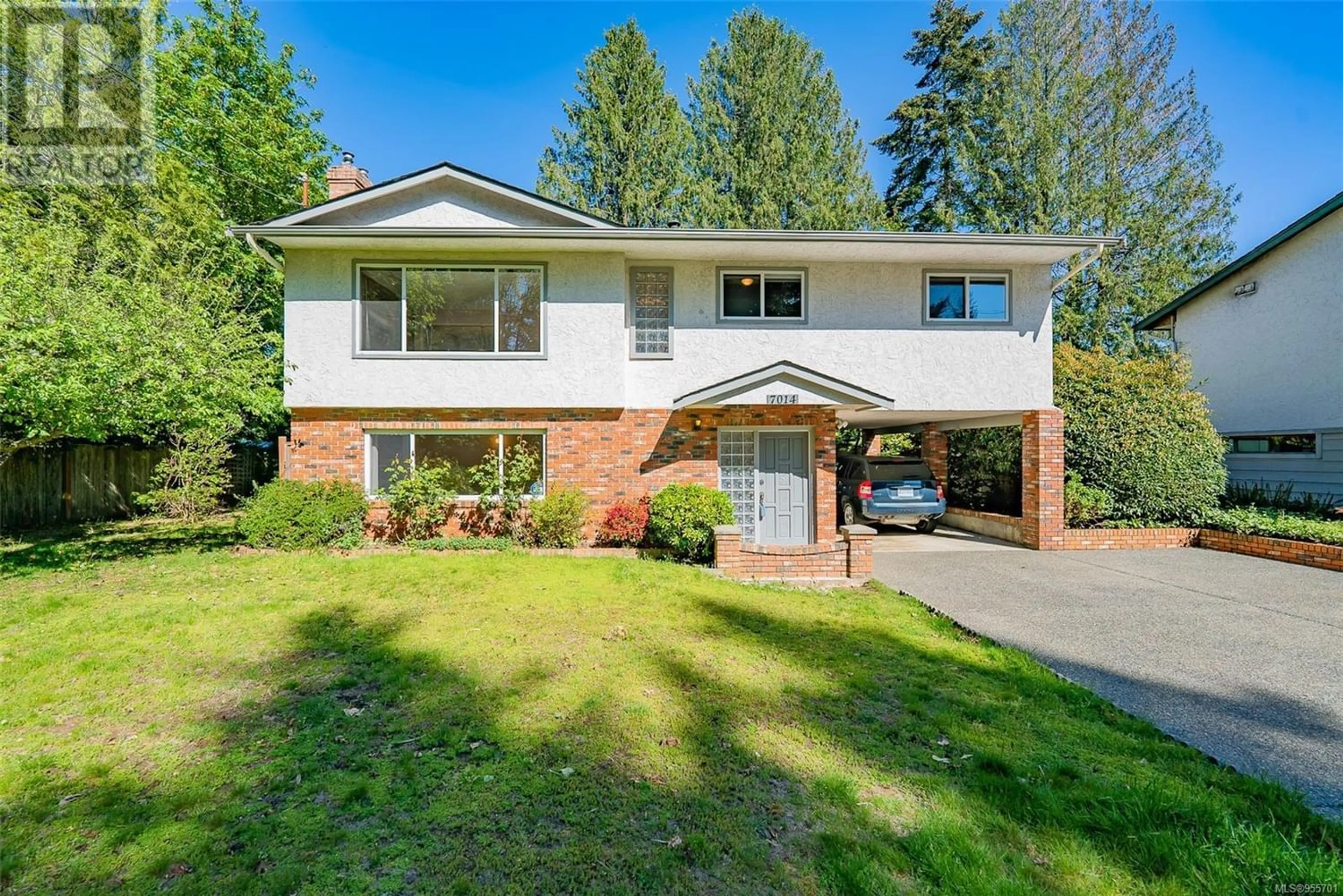 Frontside or backside of a home for 7014 Lancewood Ave, Lantzville British Columbia V0R2H0
