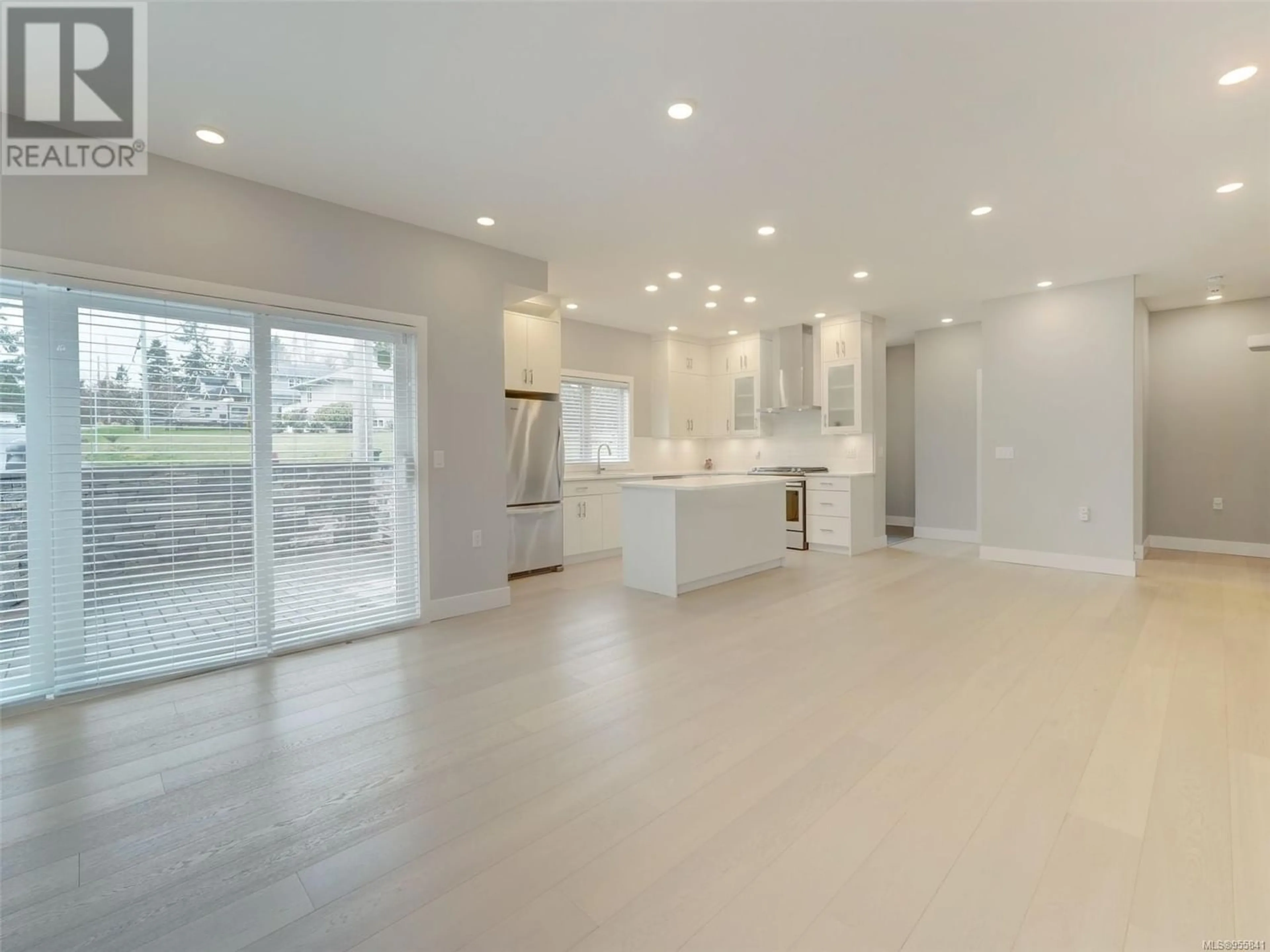 Contemporary kitchen for 1 4355 Viewmont Ave, Saanich British Columbia V8Z5K8