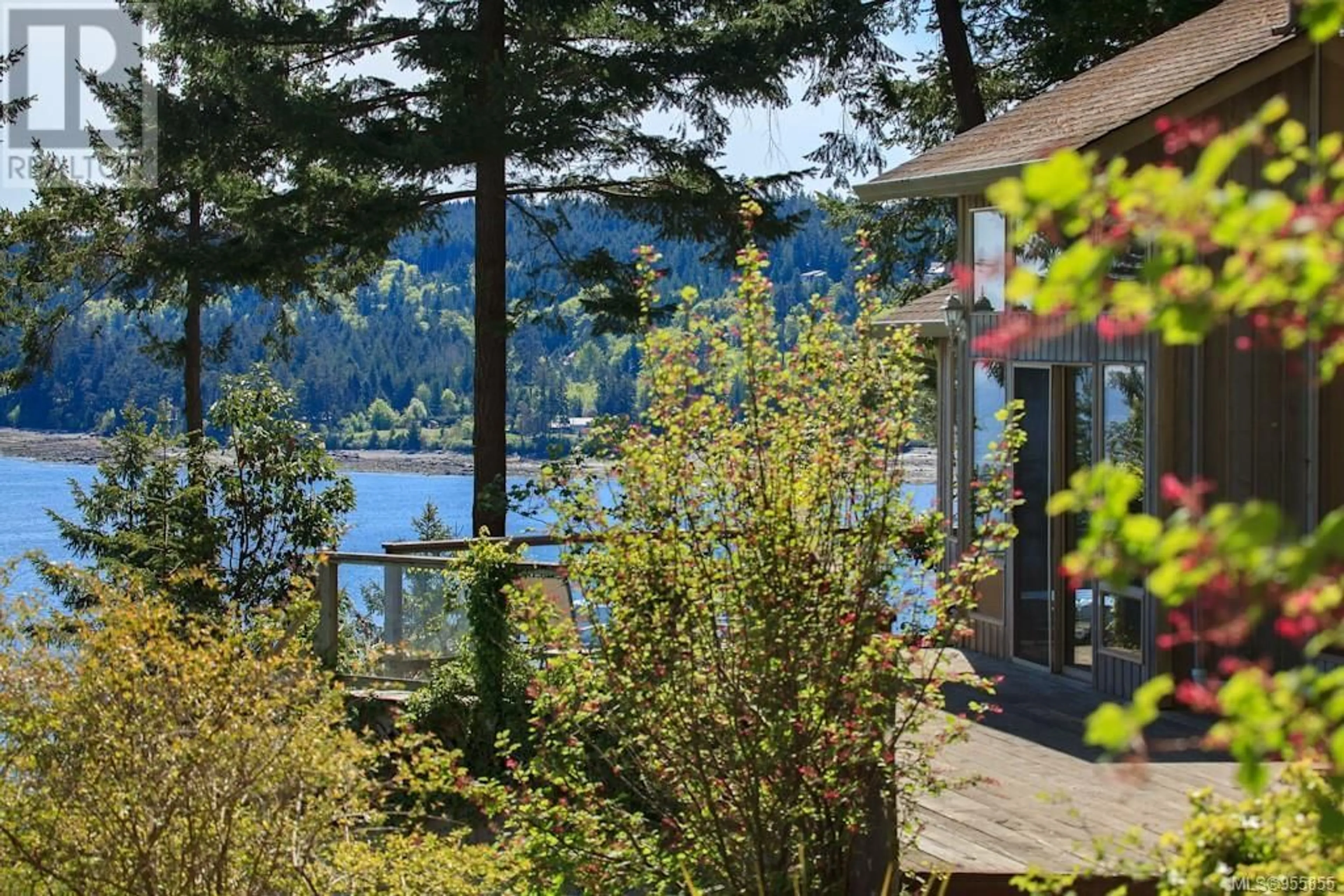 Patio, water/lake/river/ocean view for 1180 Berry Pt, Gabriola Island British Columbia V0R1X1