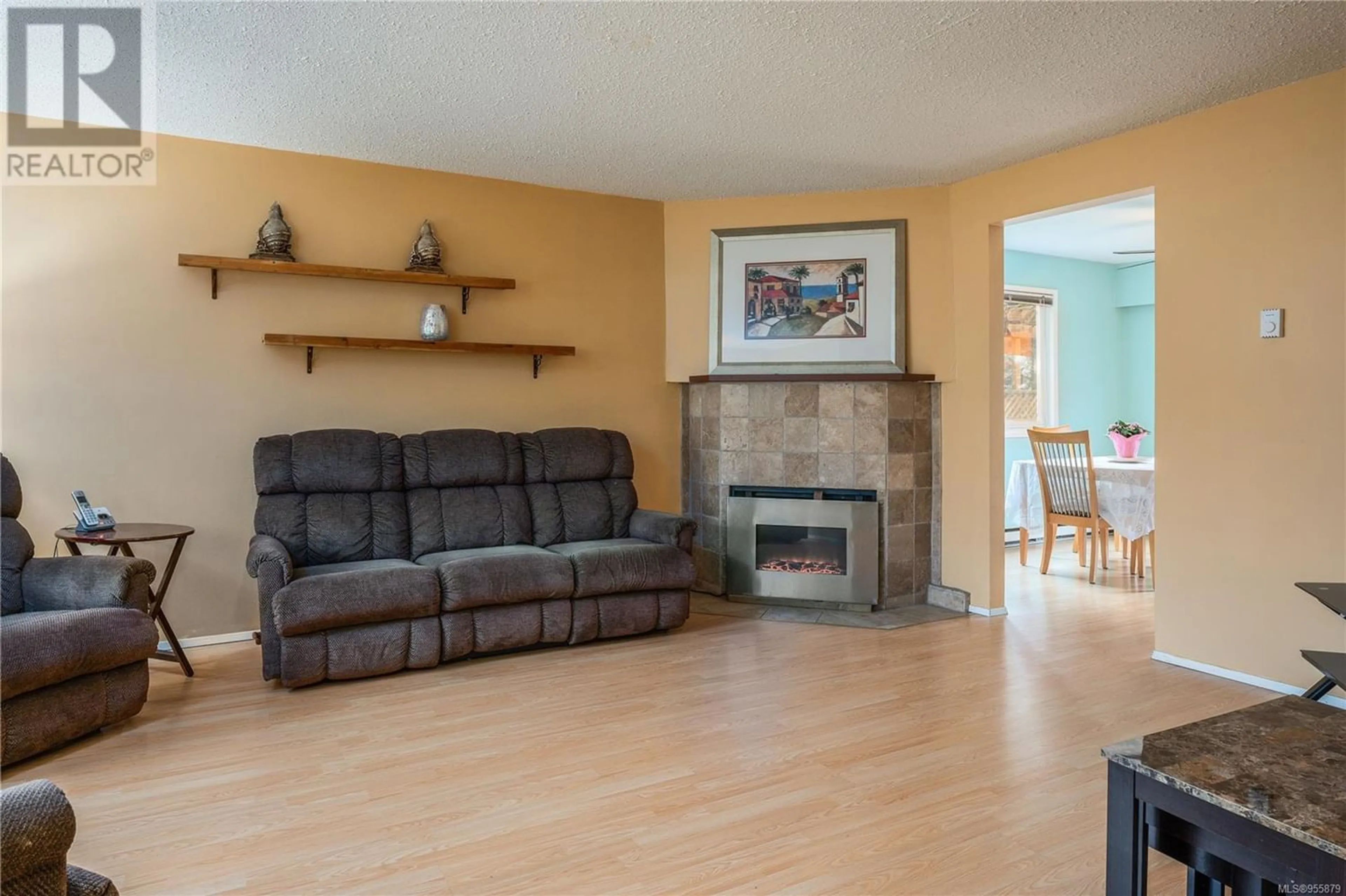 Living room for 632 Nova St, Nanaimo British Columbia V9R5S7