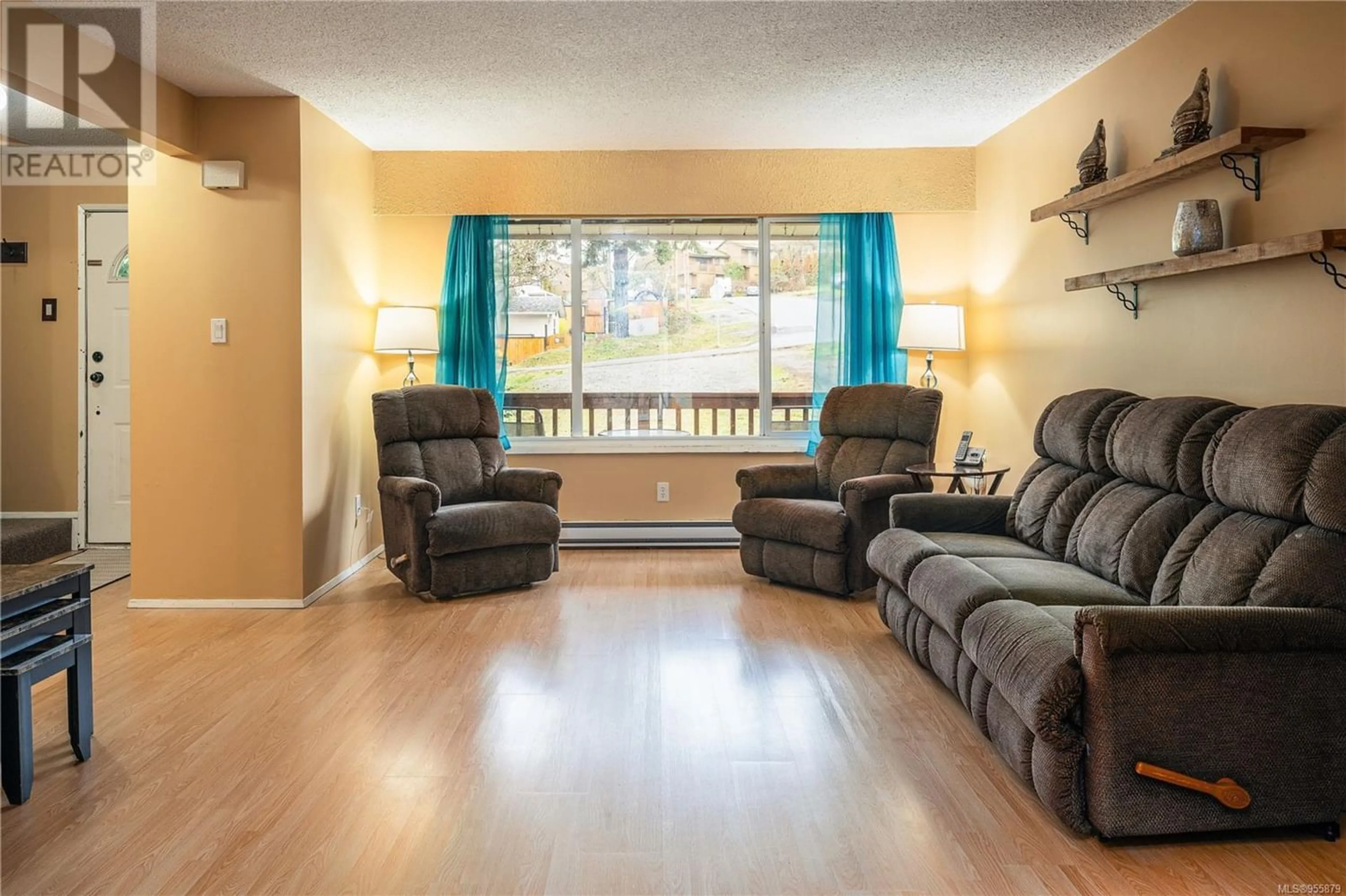 Living room for 632 Nova St, Nanaimo British Columbia V9R5S7