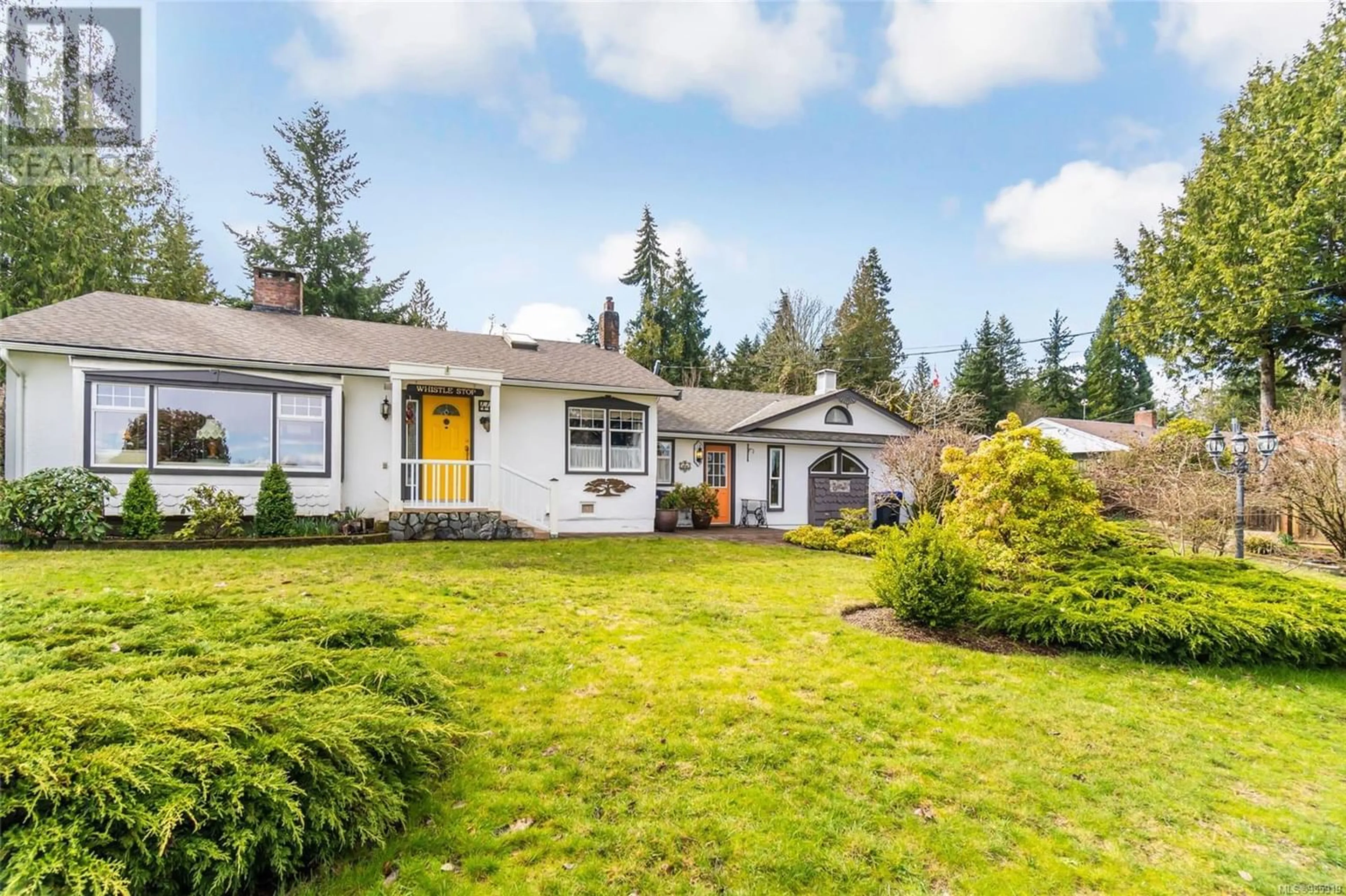Frontside or backside of a home for 446 Crescent Rd W, Qualicum Beach British Columbia V9K1J5