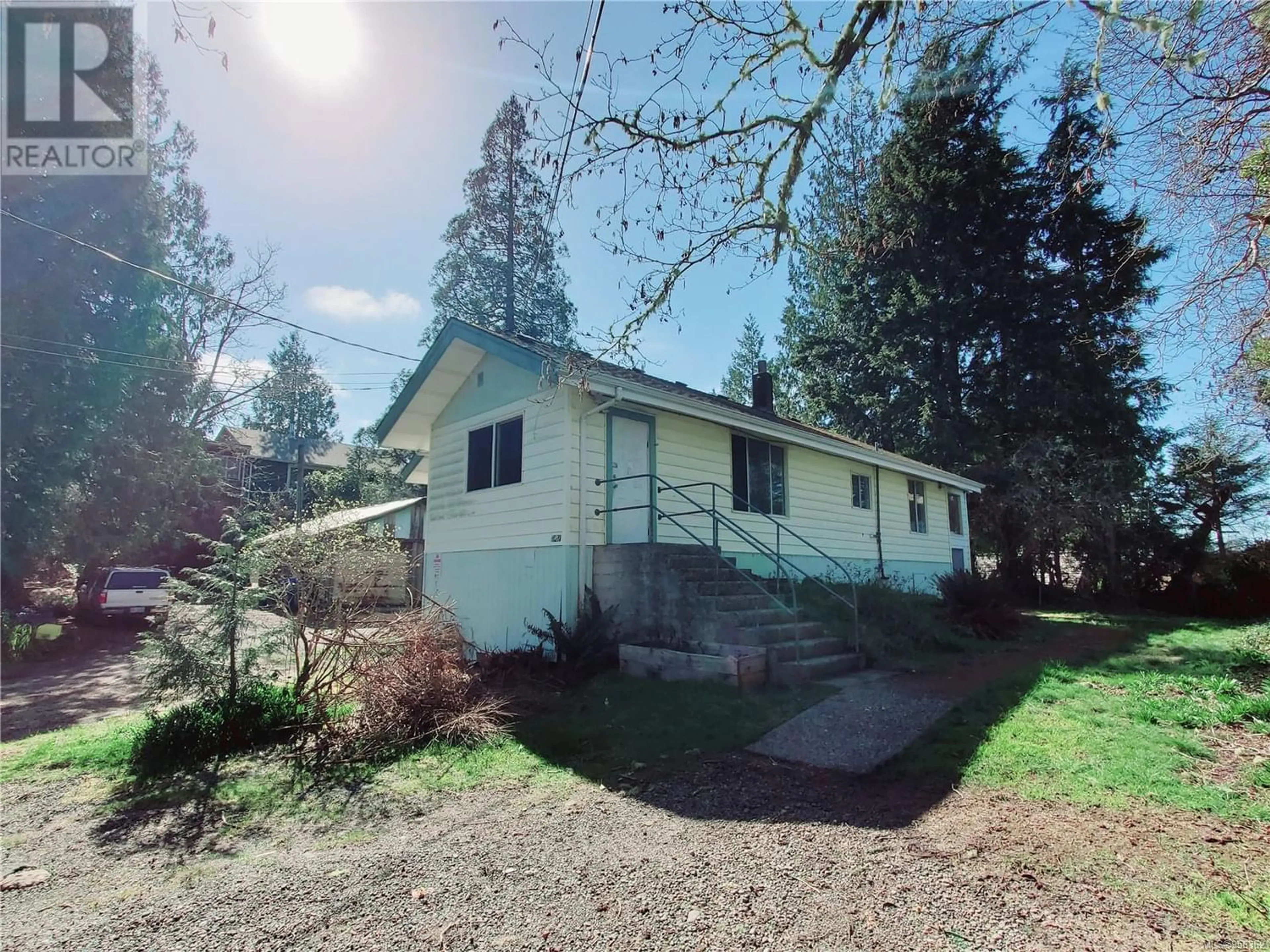 Frontside or backside of a home for 171 1st St, Tofino British Columbia V0R2Z0