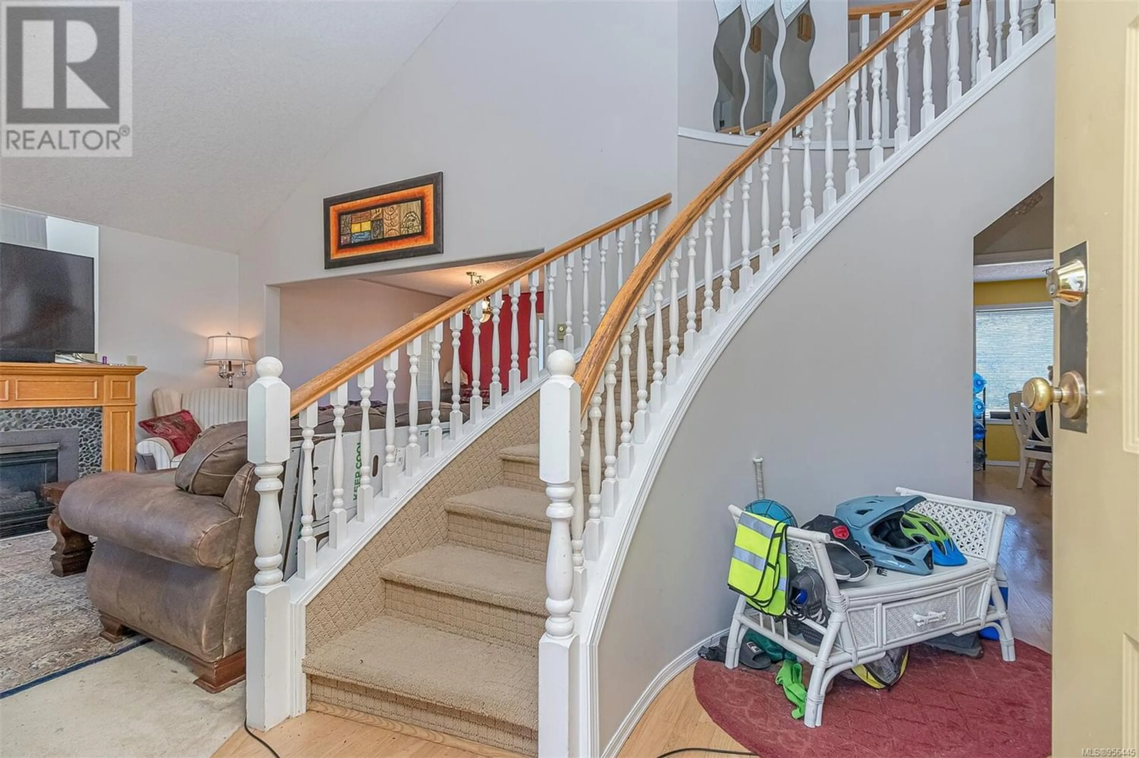 Indoor foyer for 6006 Sunset Rd, Nanaimo British Columbia V9V1K2