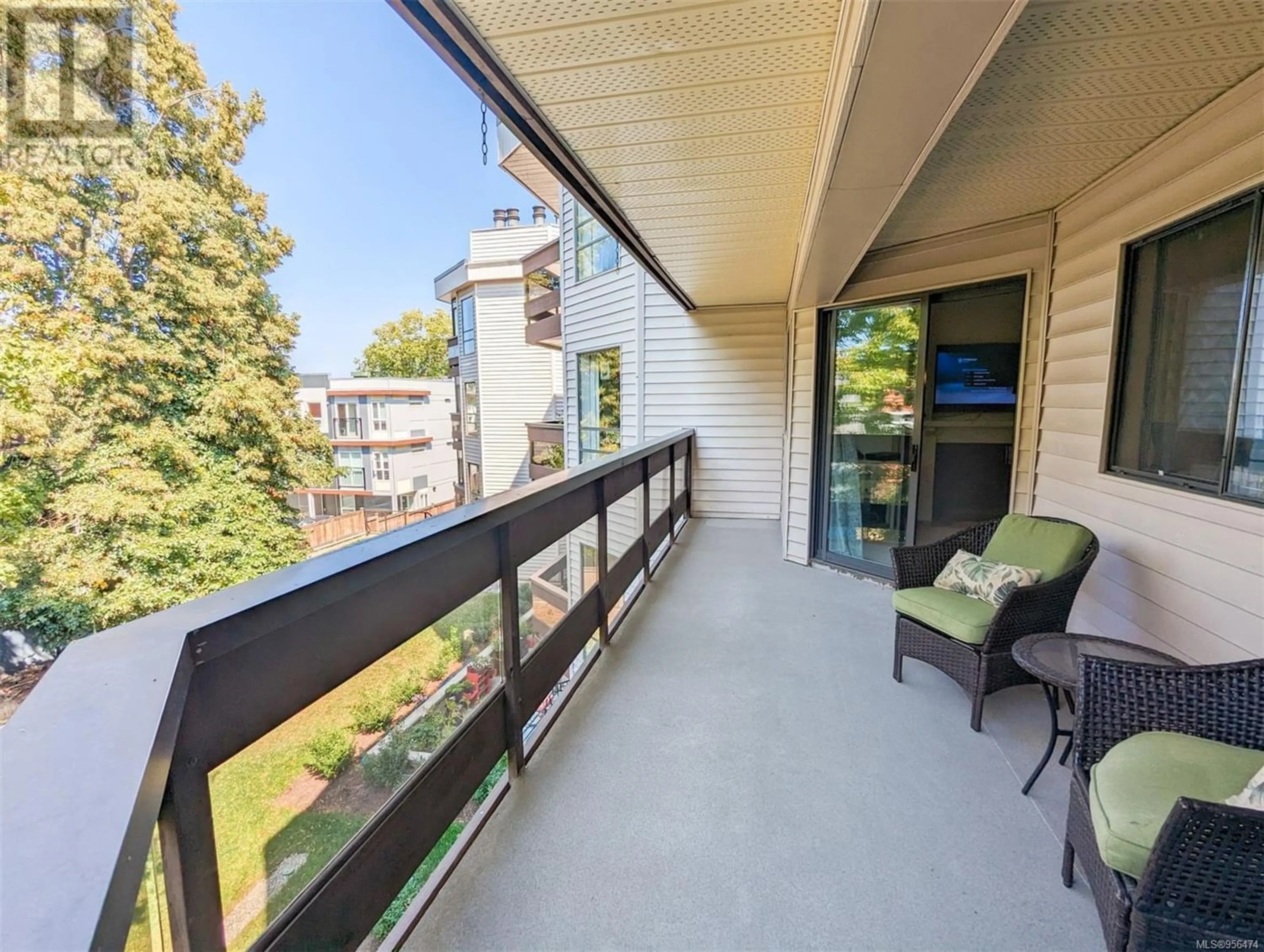 Balcony in the apartment for 309 1560 Hillside Ave, Victoria British Columbia V8T5B8