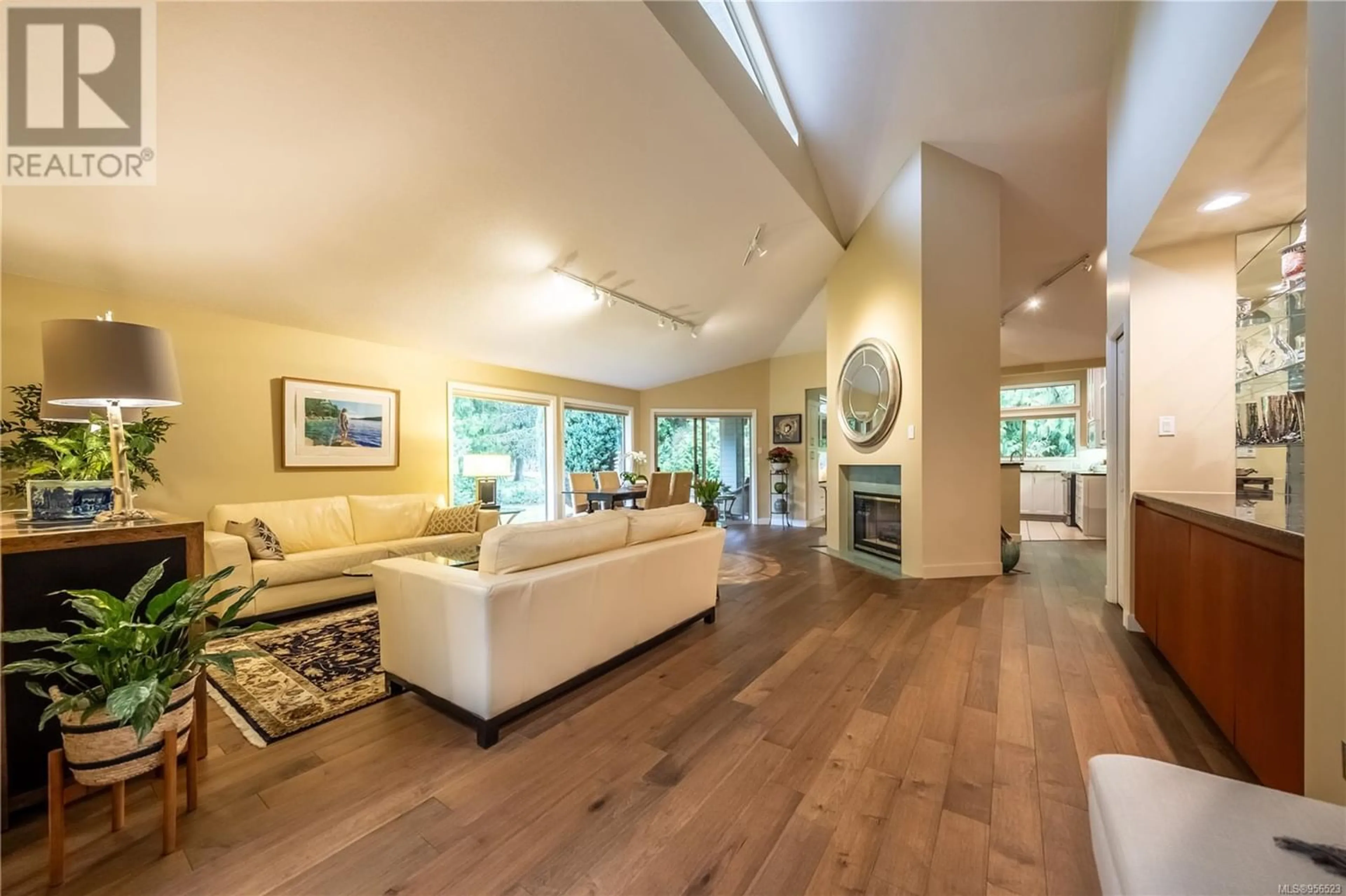 Indoor foyer for 948 St. Andrews Lane, French Creek British Columbia V9P2M5