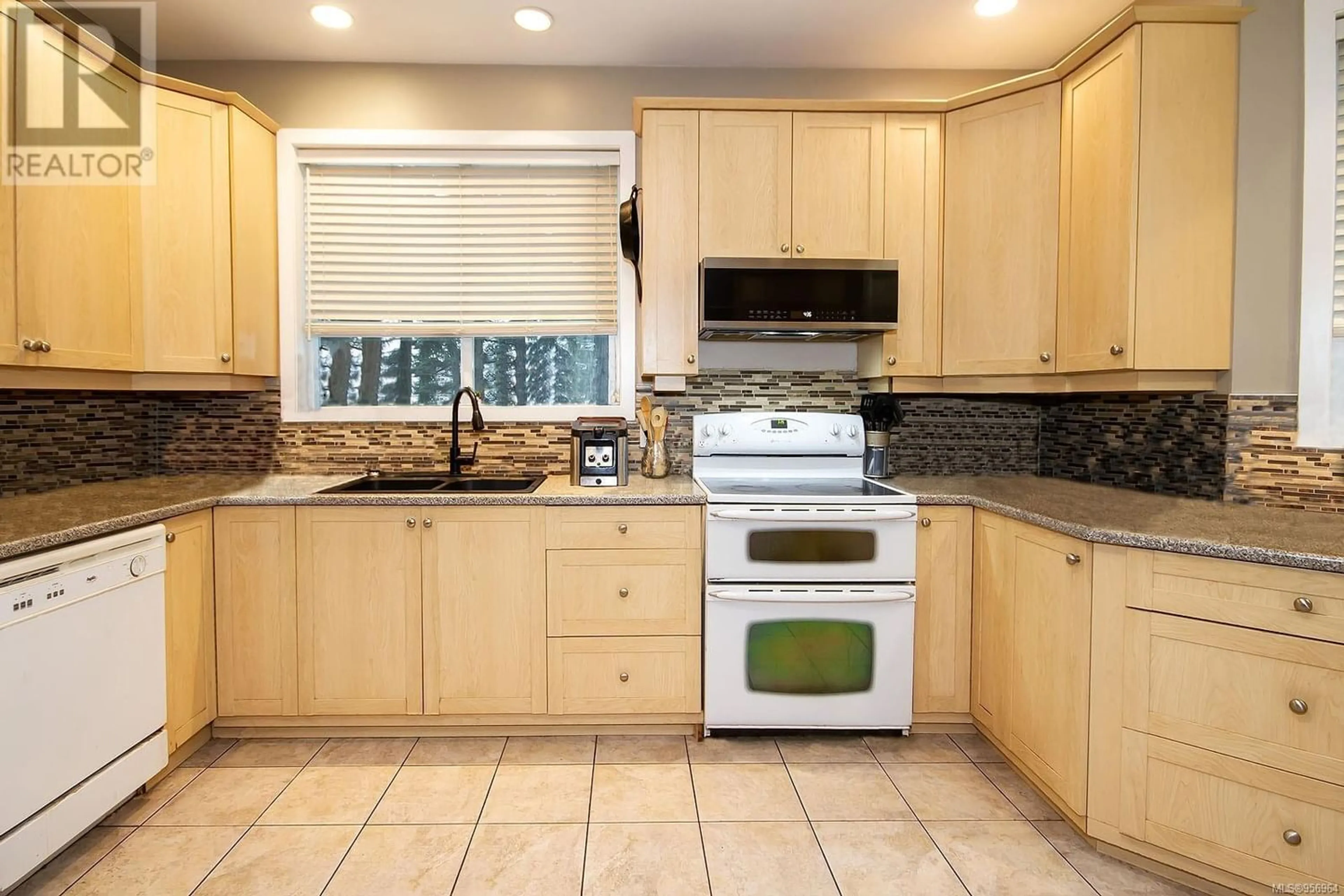 Standard kitchen for 3418 Happy Valley Rd, Langford British Columbia V9C2Y1