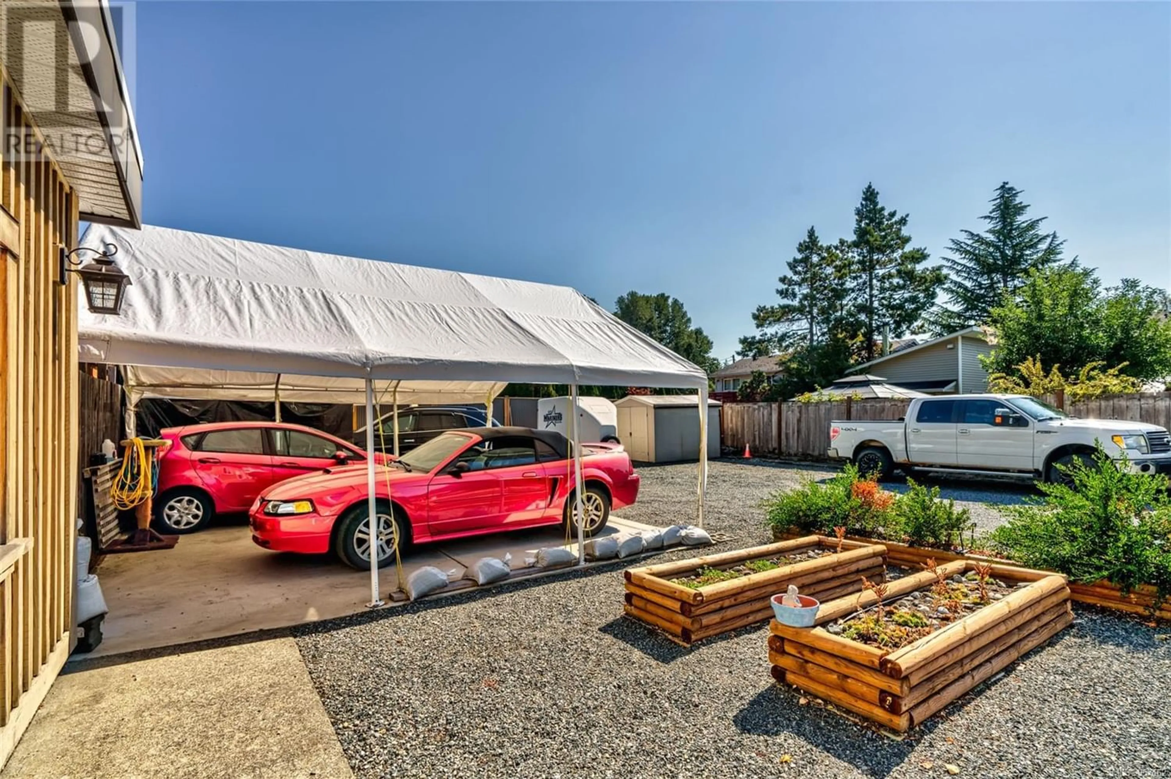 Indoor garage for 714 Bruce Ave, Nanaimo British Columbia V9R3Z3