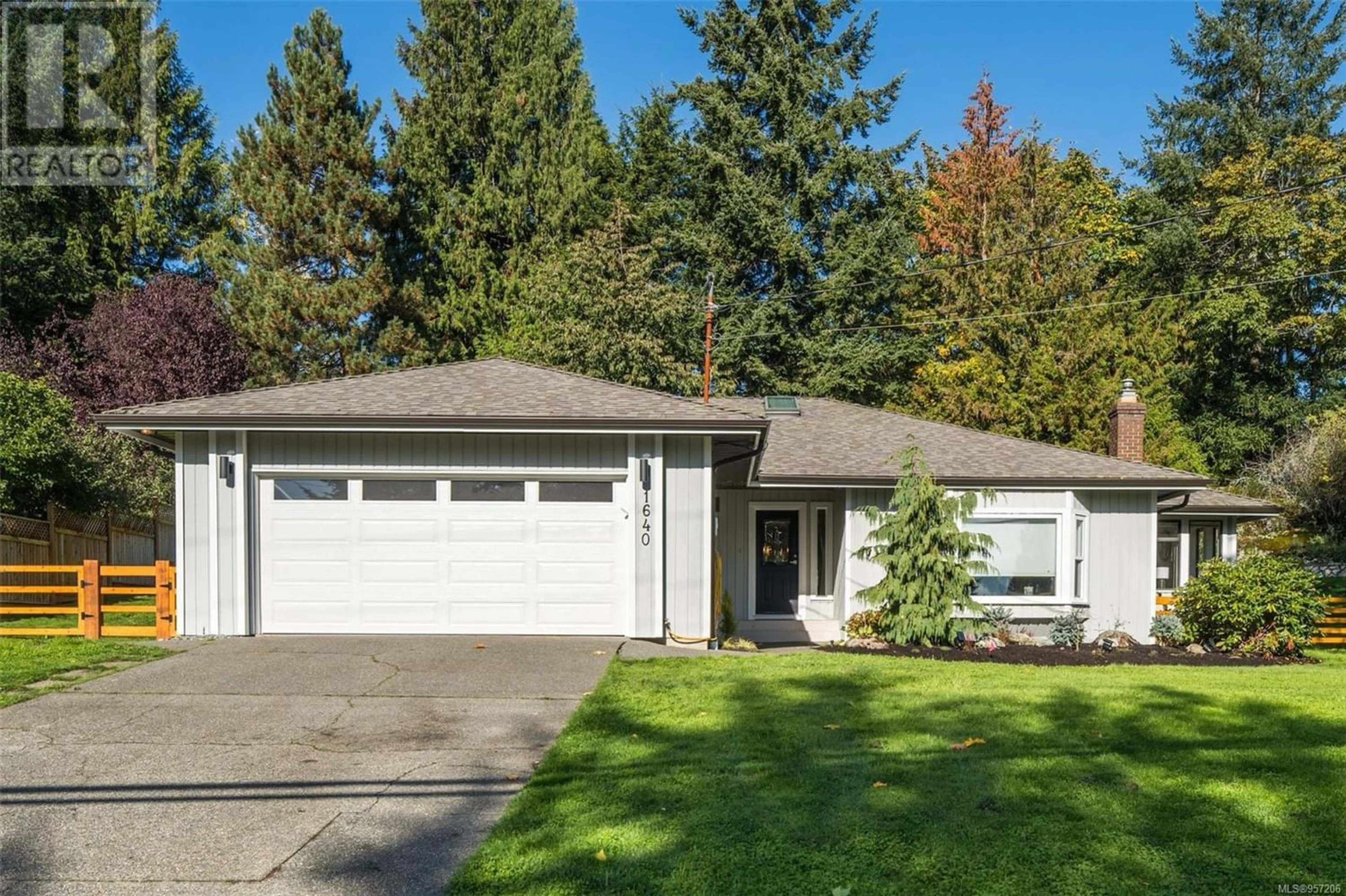 Frontside or backside of a home for 1640 Dean Park Rd, North Saanich British Columbia V8L4Y7