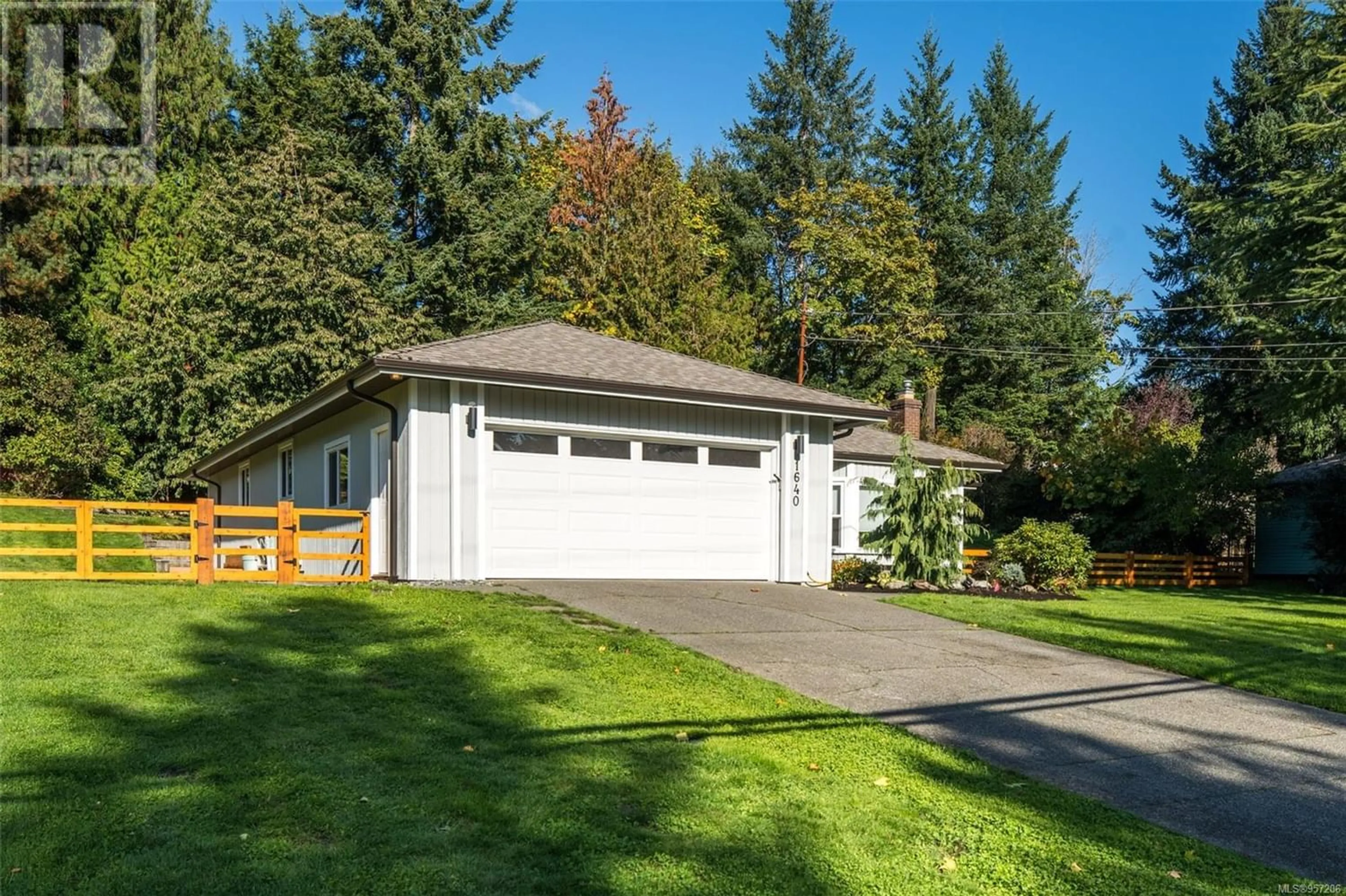 Frontside or backside of a home for 1640 Dean Park Rd, North Saanich British Columbia V8L4Y7