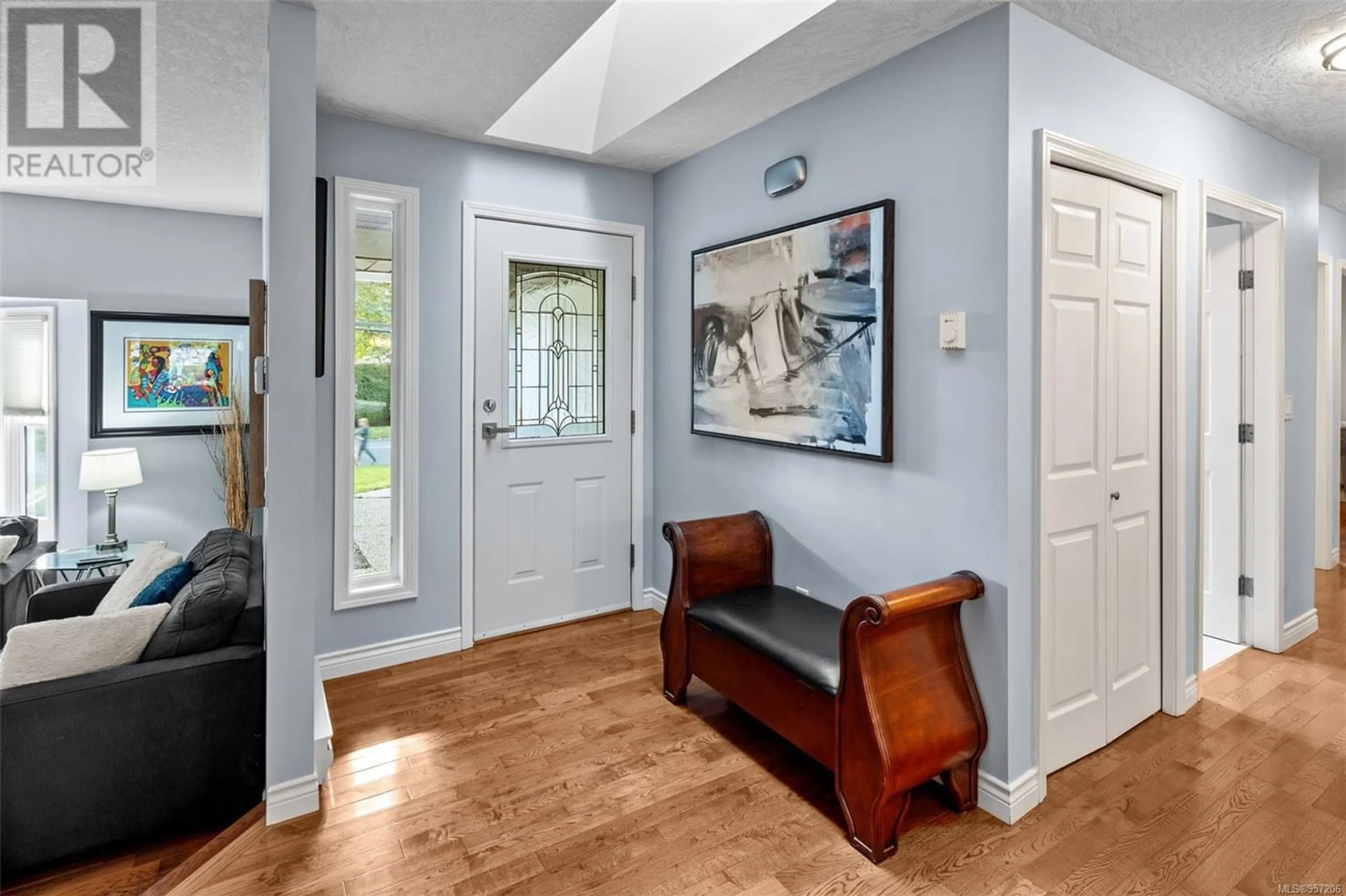 Indoor entryway for 1640 Dean Park Rd, North Saanich British Columbia V8L4Y7