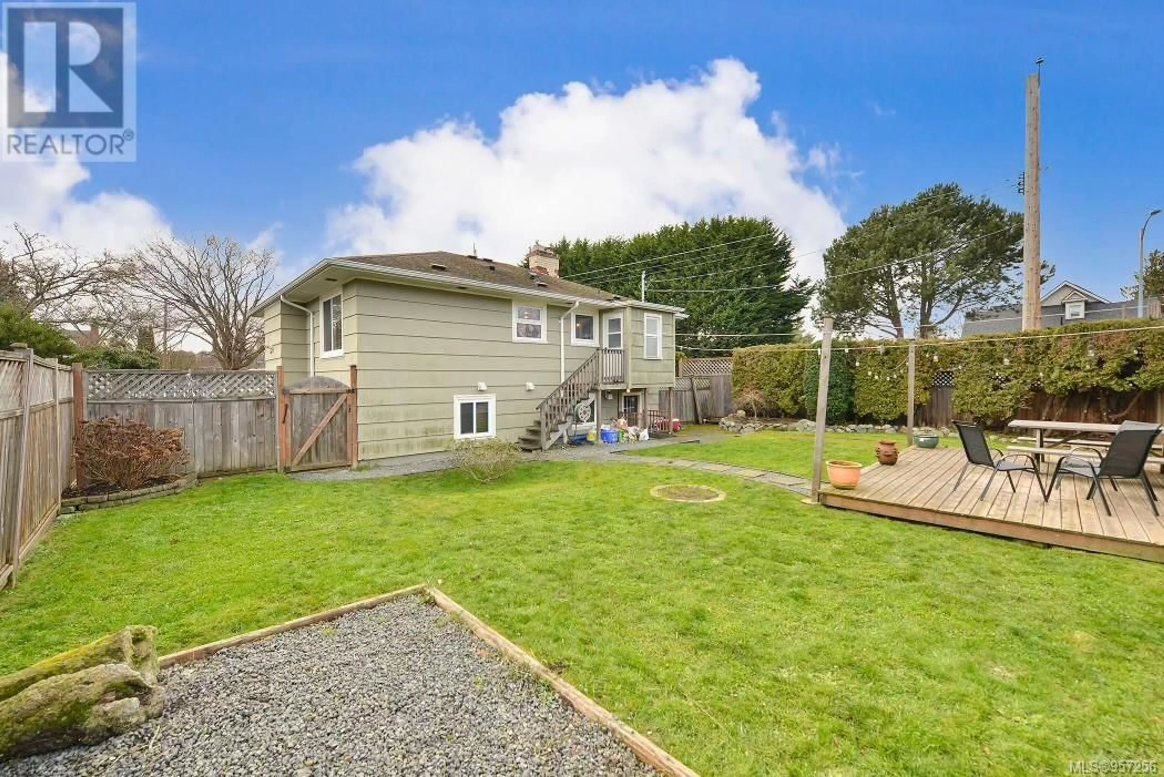 Fenced yard for 1700 Albert Ave, Victoria British Columbia V8R1Z1
