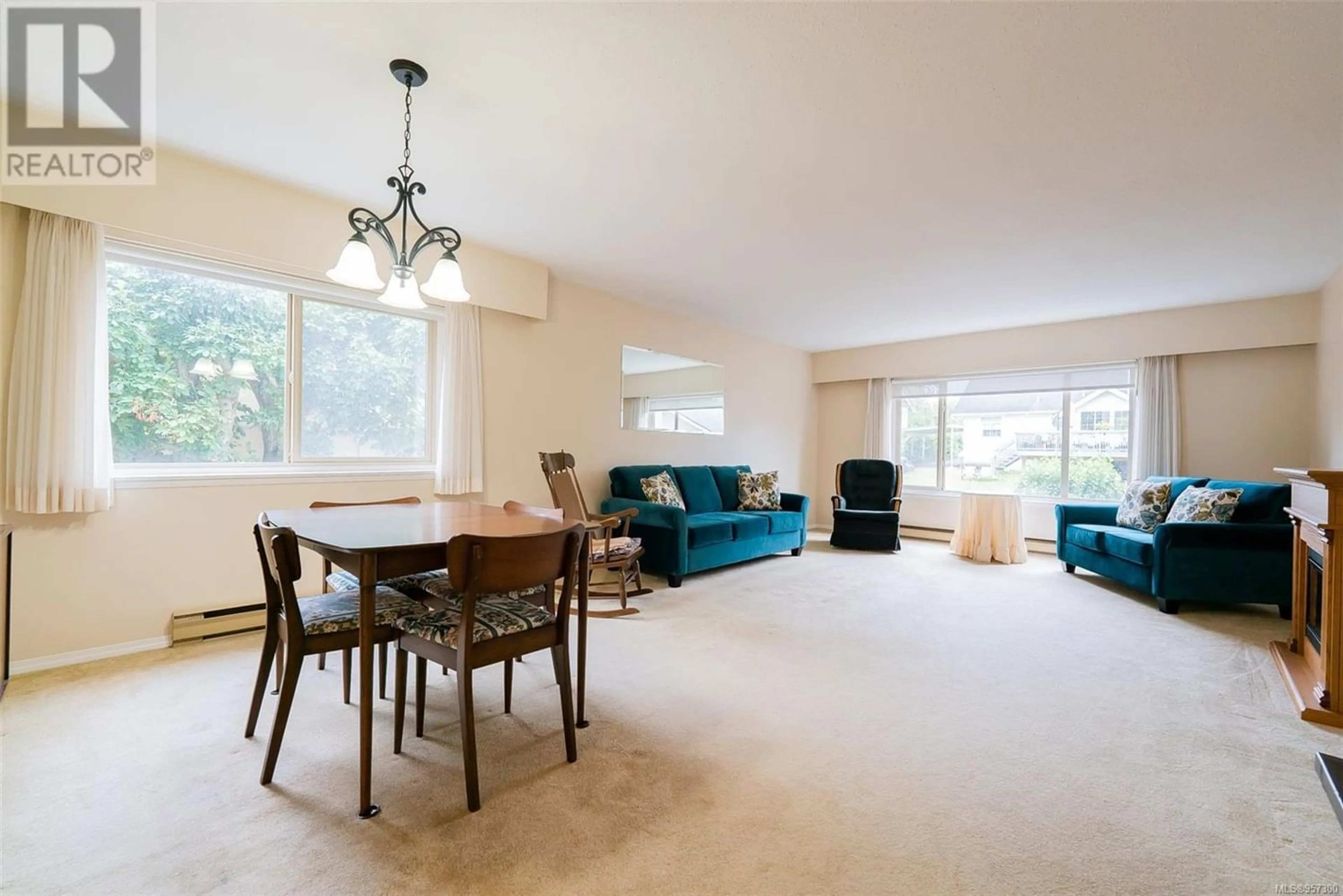 Living room for 303 33 Mount Benson St, Nanaimo British Columbia V9S5L2