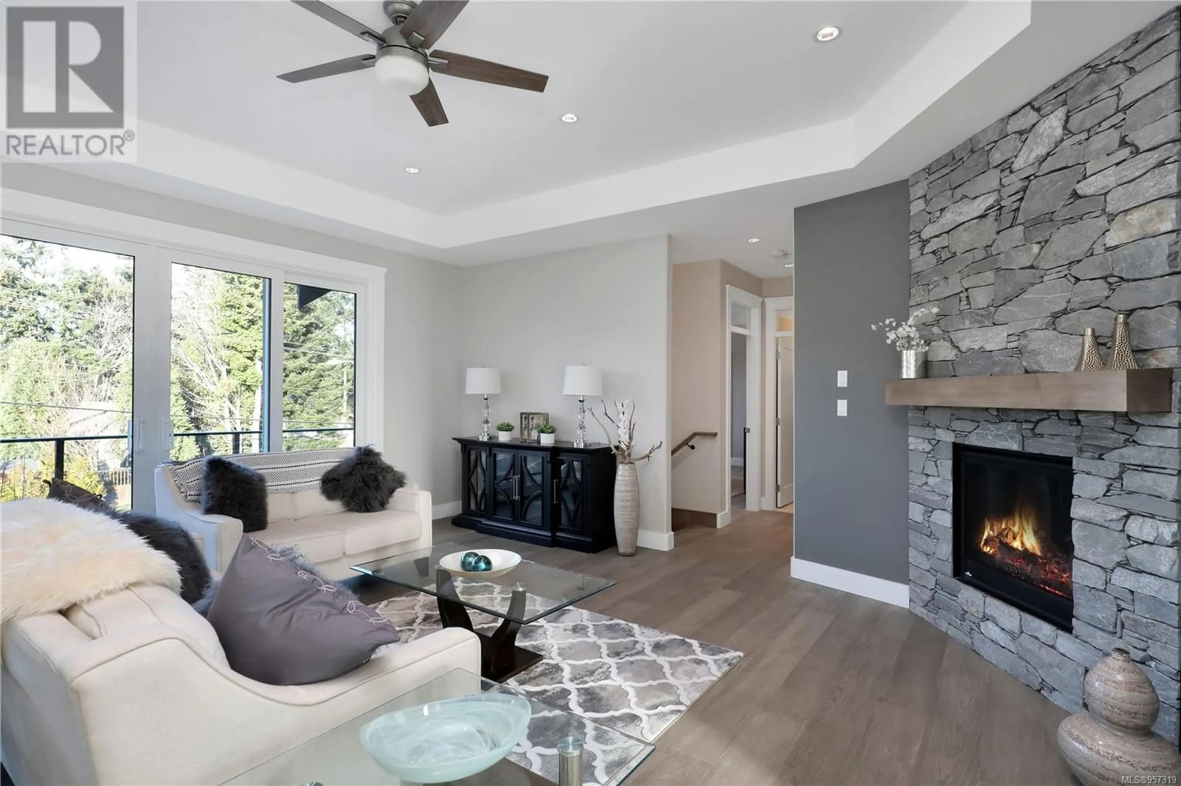 Living room for 1168 Silversmith Pl, Comox British Columbia V9M3Y5