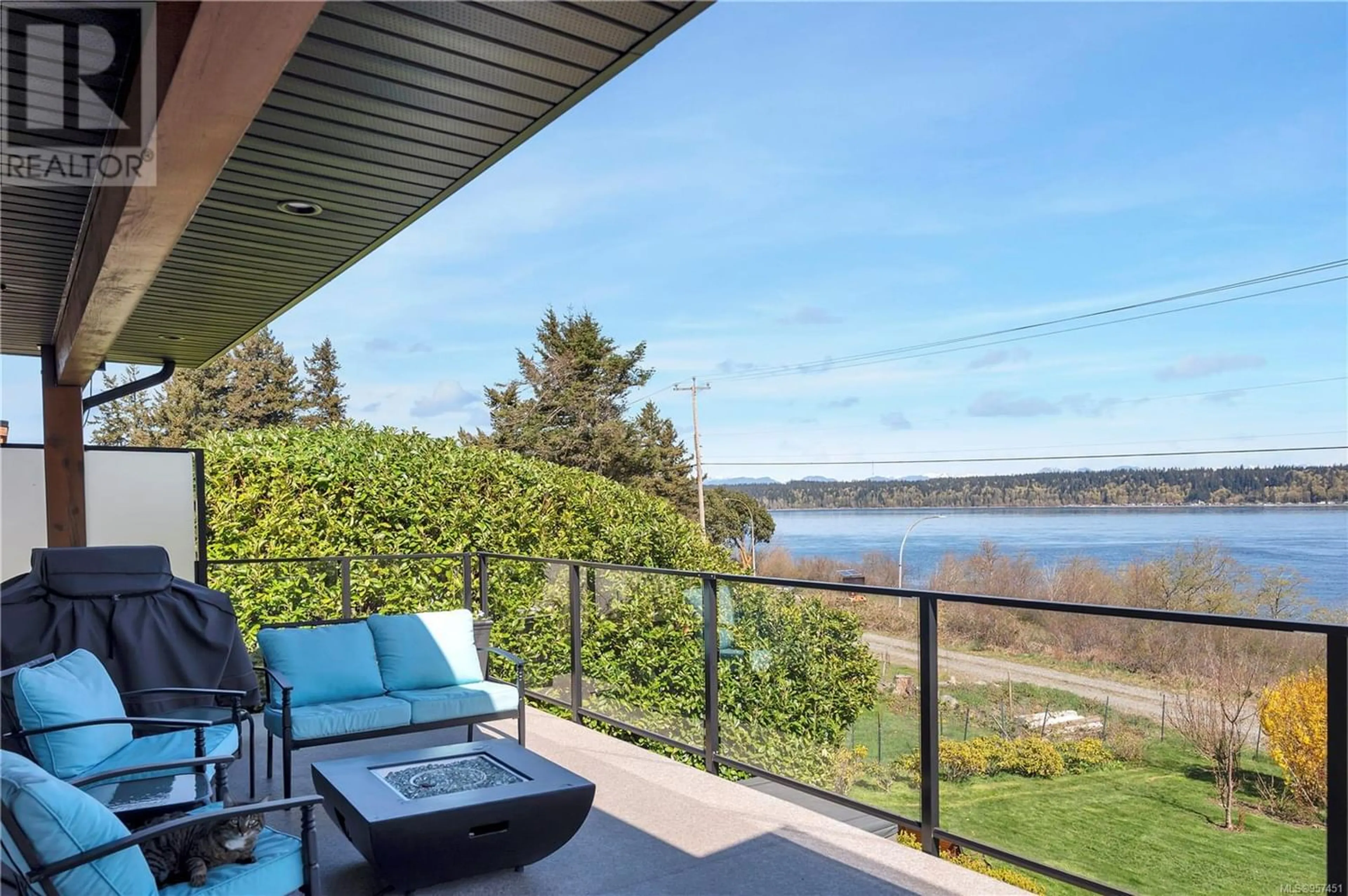 Patio, the view of lake or river for 57 Murphy St, Campbell River British Columbia V9W1Y3