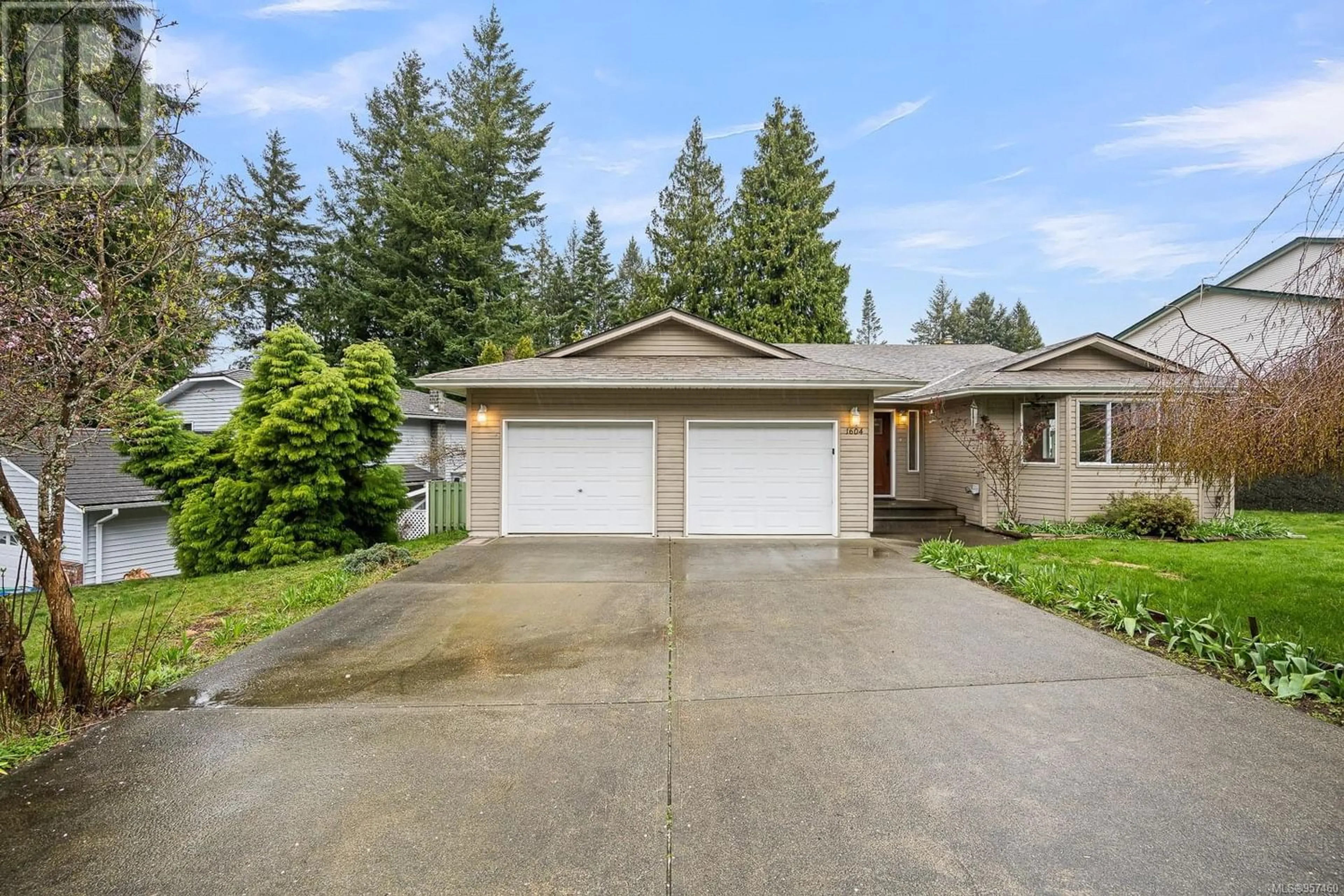 Frontside or backside of a home for 1604 Beaconsfield Cres, Comox British Columbia V9M1B4