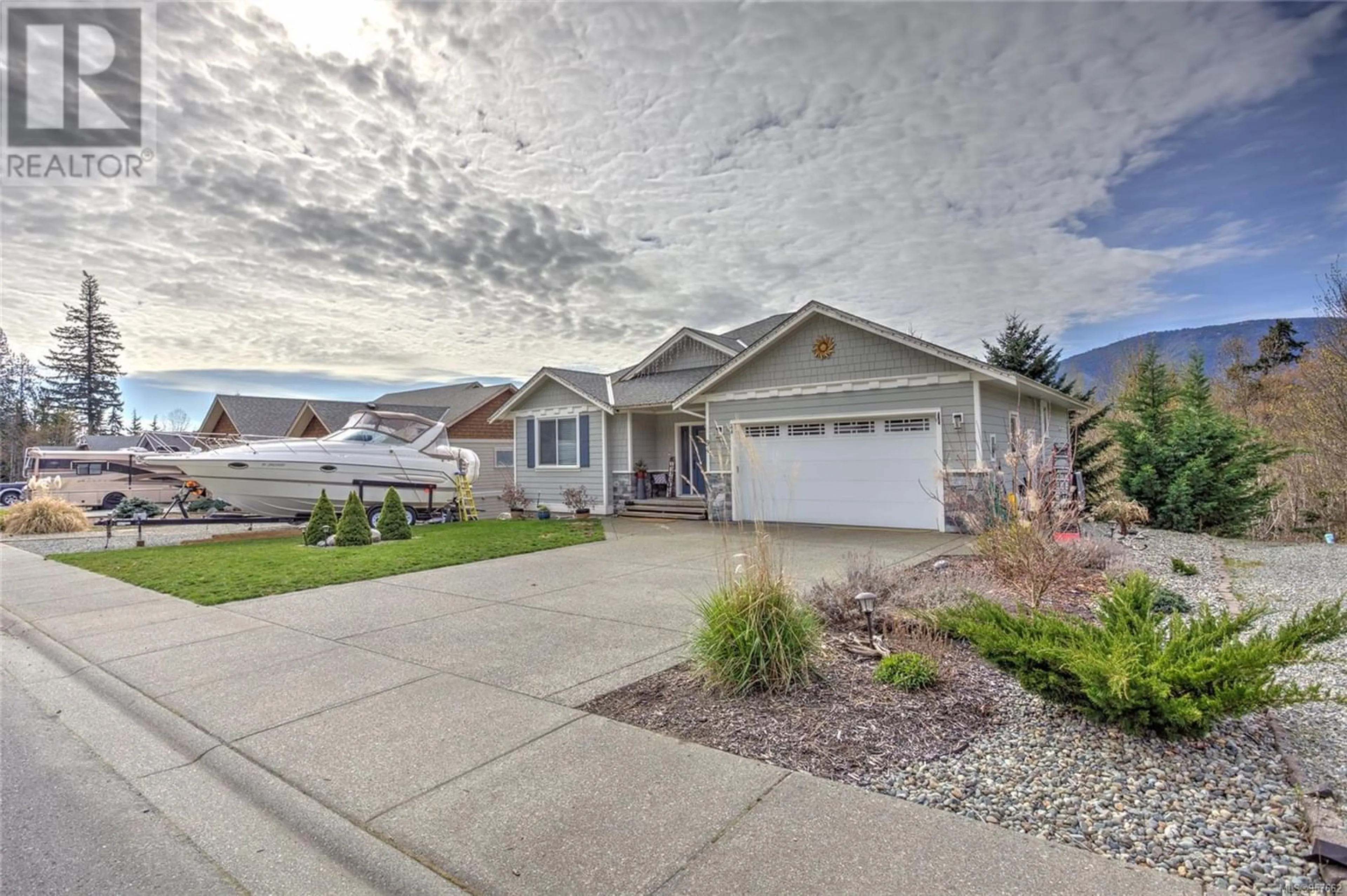 Frontside or backside of a home, the street view for 94 Beech Cres, Lake Cowichan British Columbia V0R2G1