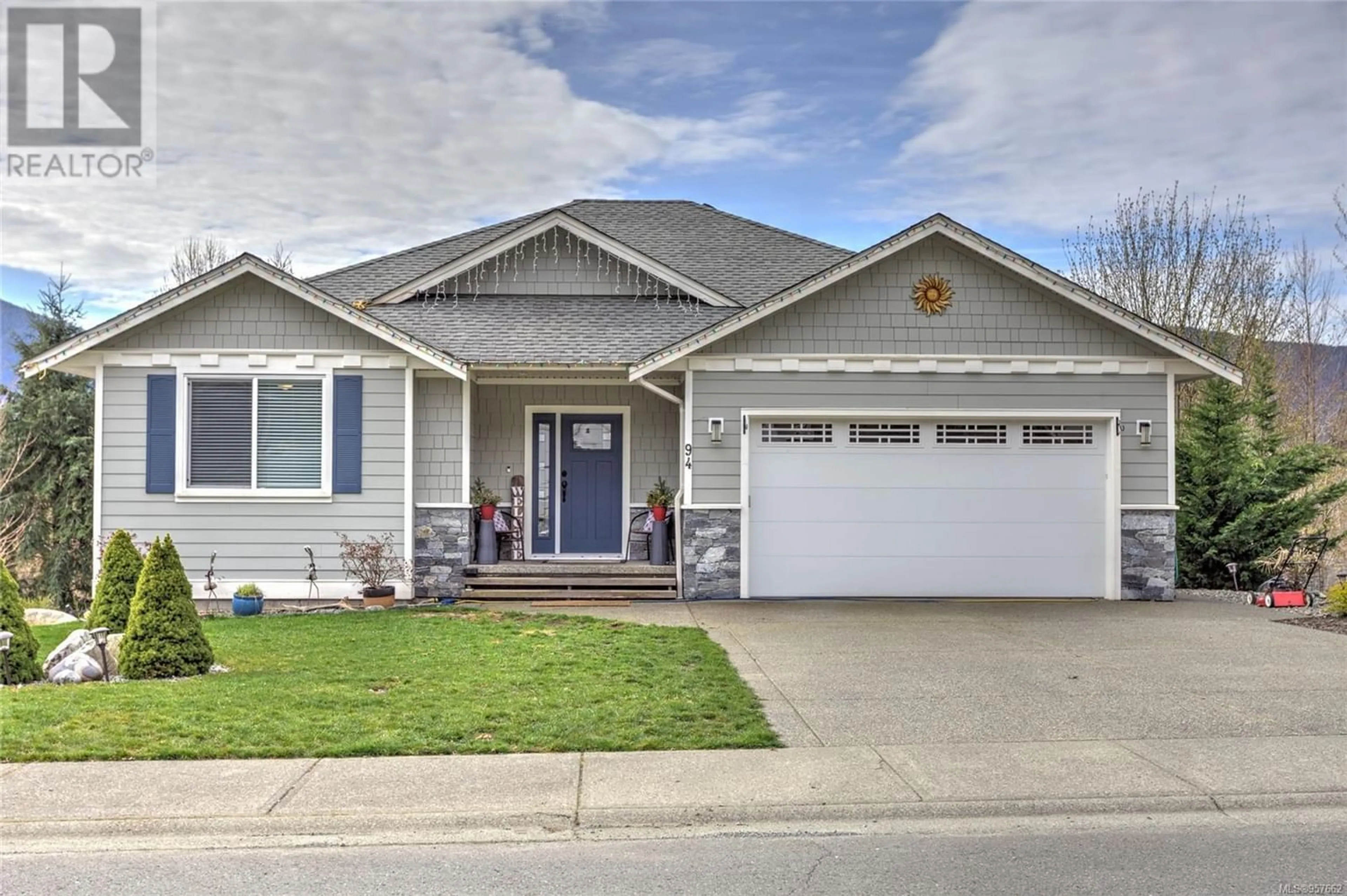 Frontside or backside of a home, the street view for 94 Beech Cres, Lake Cowichan British Columbia V0R2G1