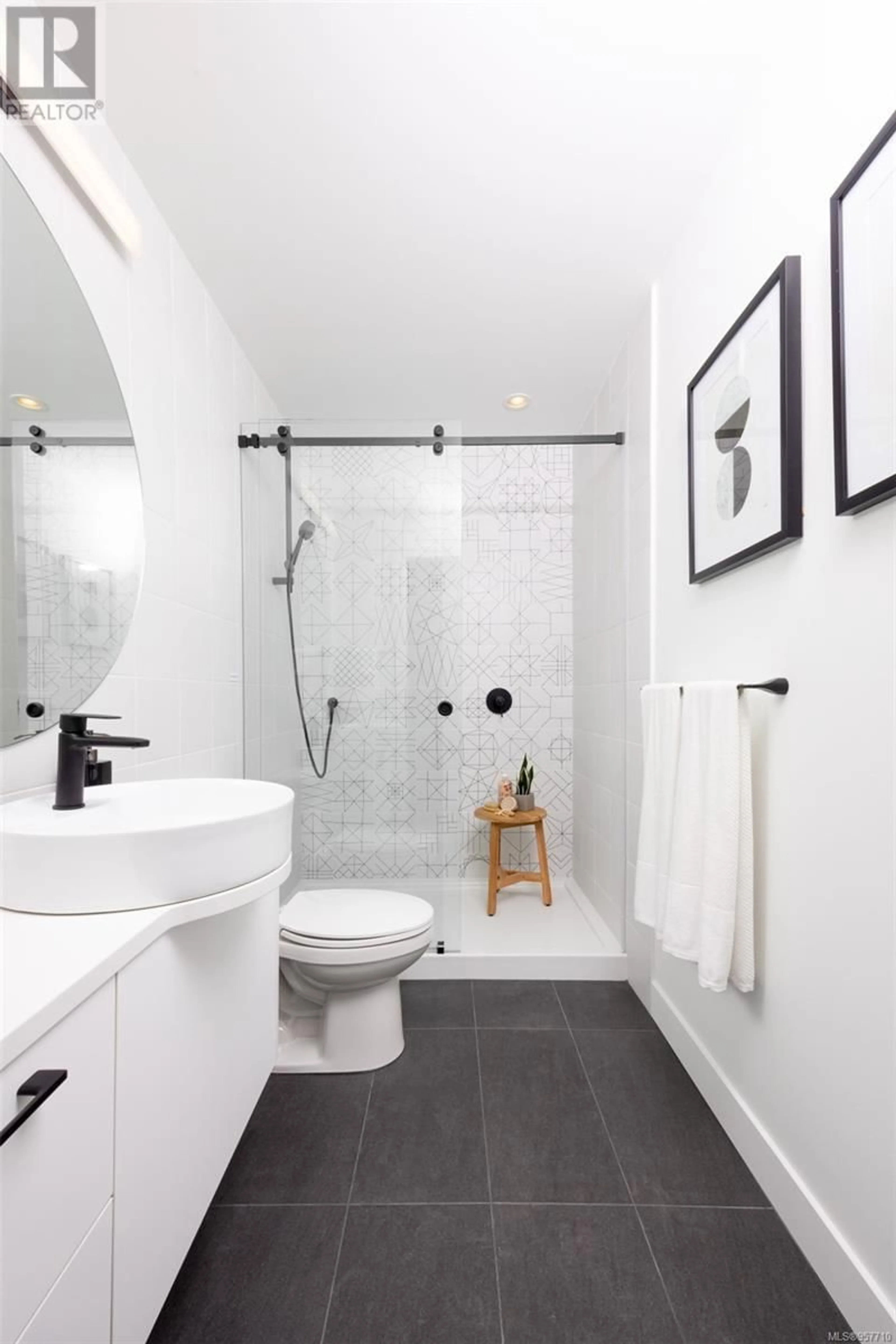 Contemporary bathroom for 413 1075 Tillicum Rd, Esquimalt British Columbia V9A2A4