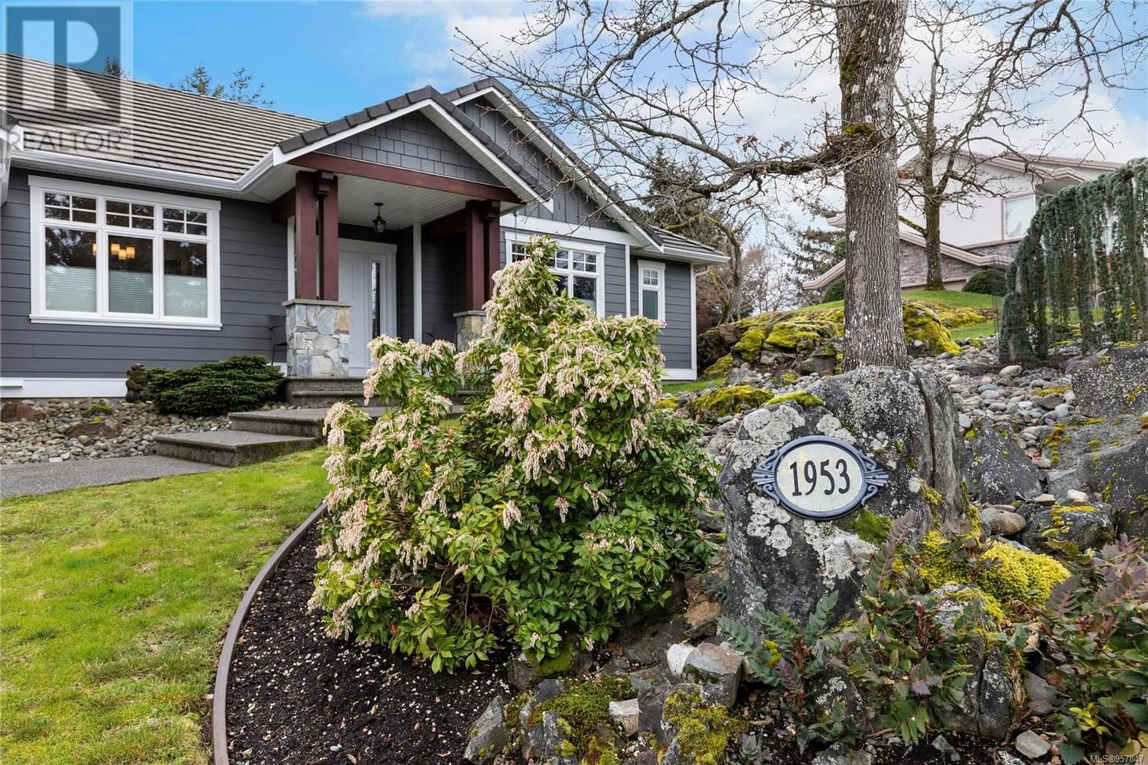 Home with vinyl exterior material for 1953 Highland Rd, Nanoose Bay British Columbia V9P9H6
