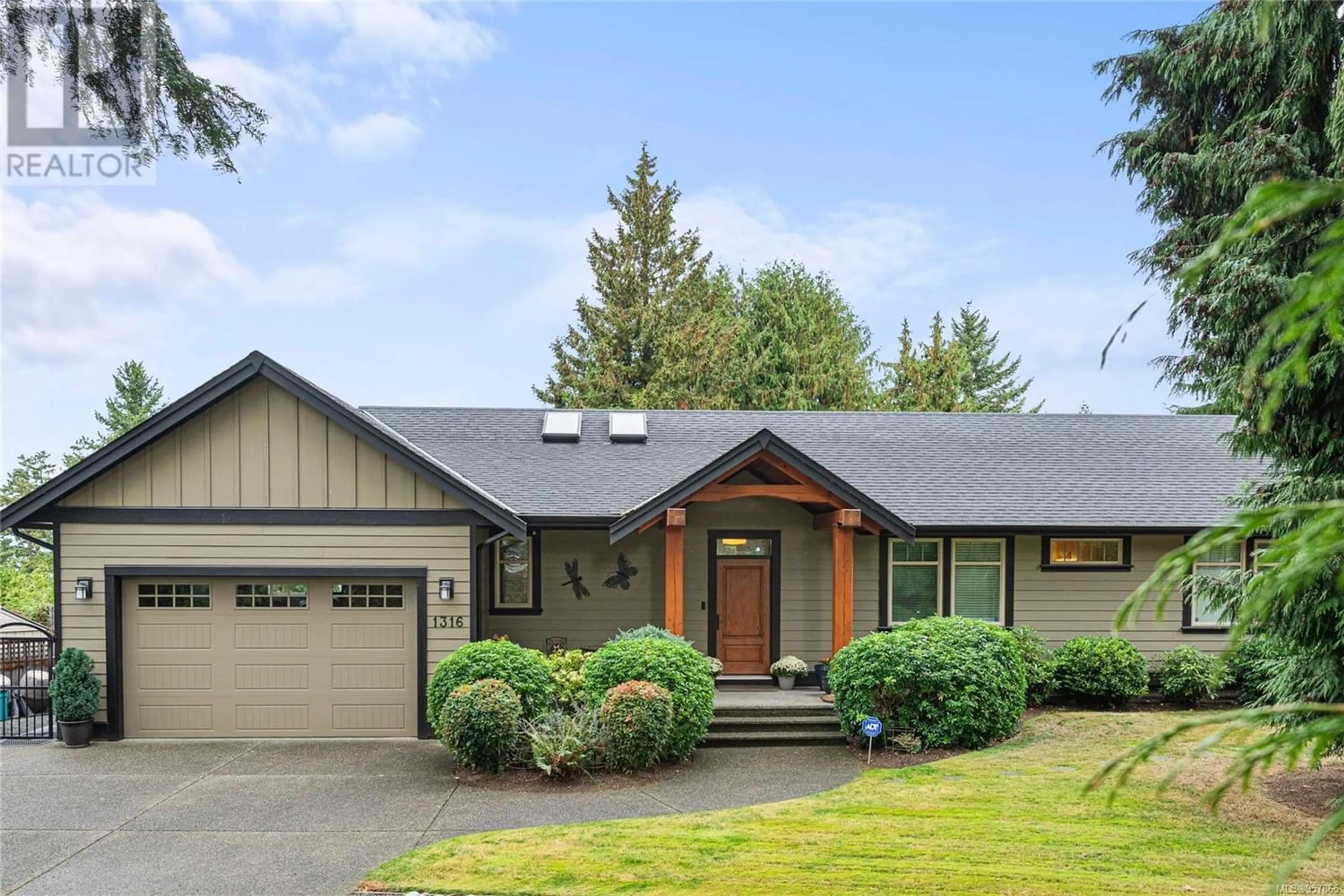 Home with vinyl exterior material for 1316 Carmel Pl, Nanoose Bay British Columbia V9P9B8