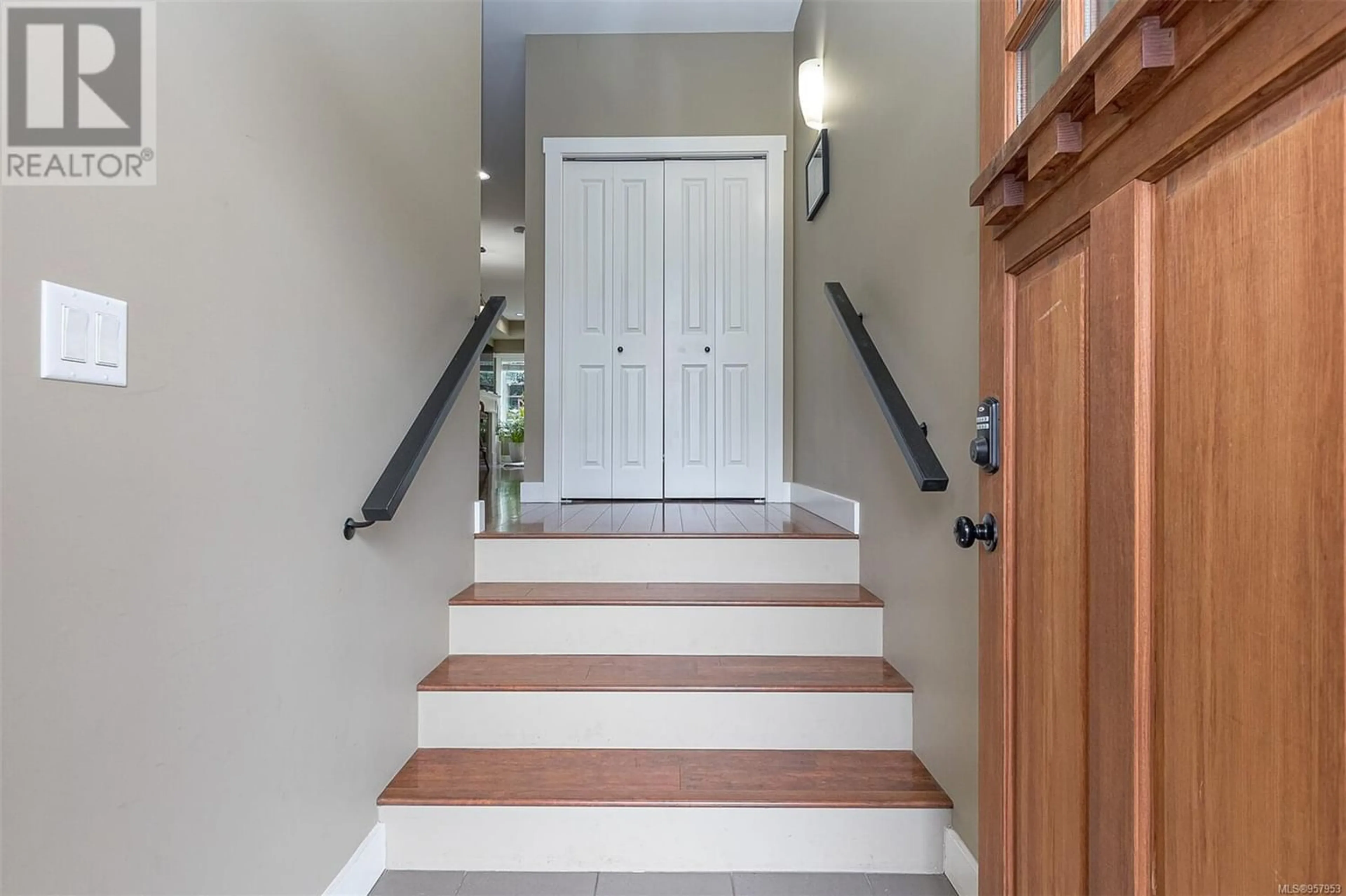 Indoor entryway for 1217 Clearwater Pl, Langford British Columbia V9B0J2