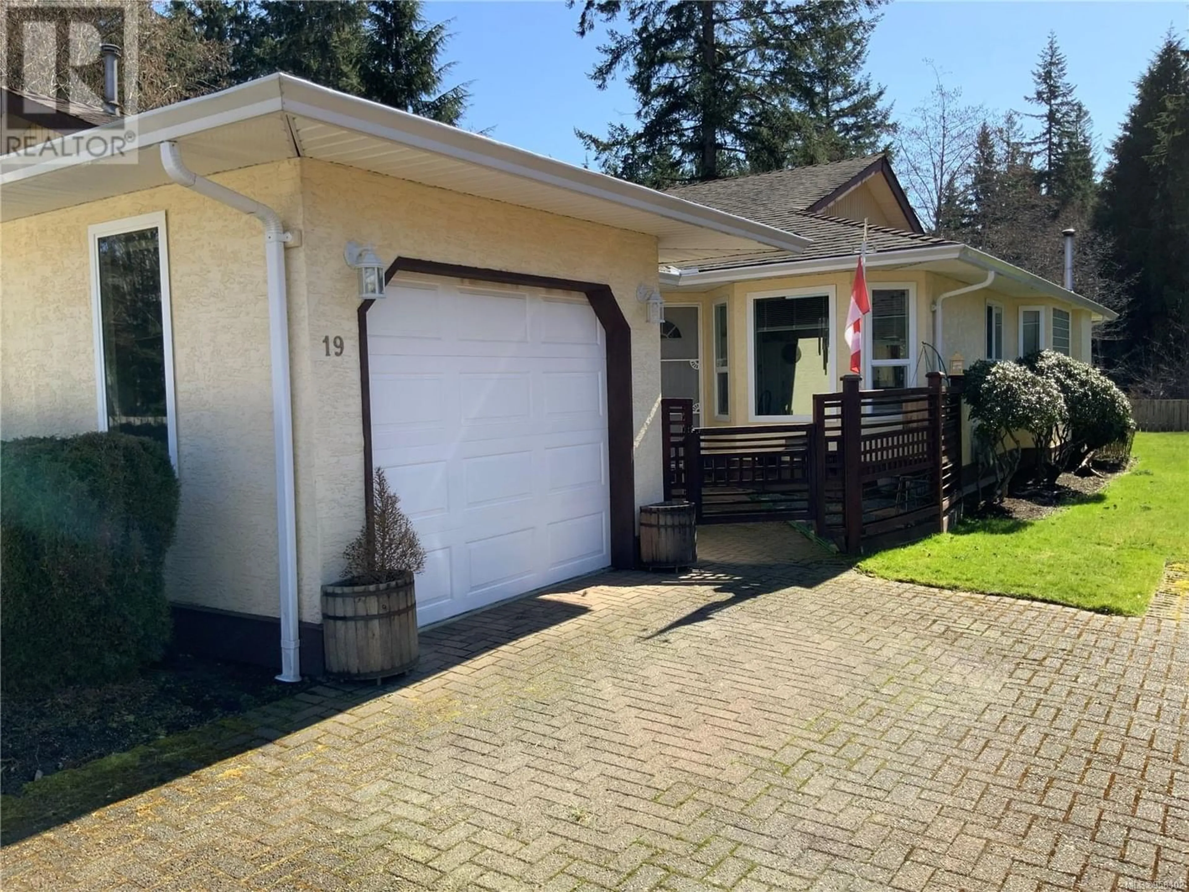 Frontside or backside of a home for 19 605 Rockland Rd, Campbell River British Columbia V9W7X1