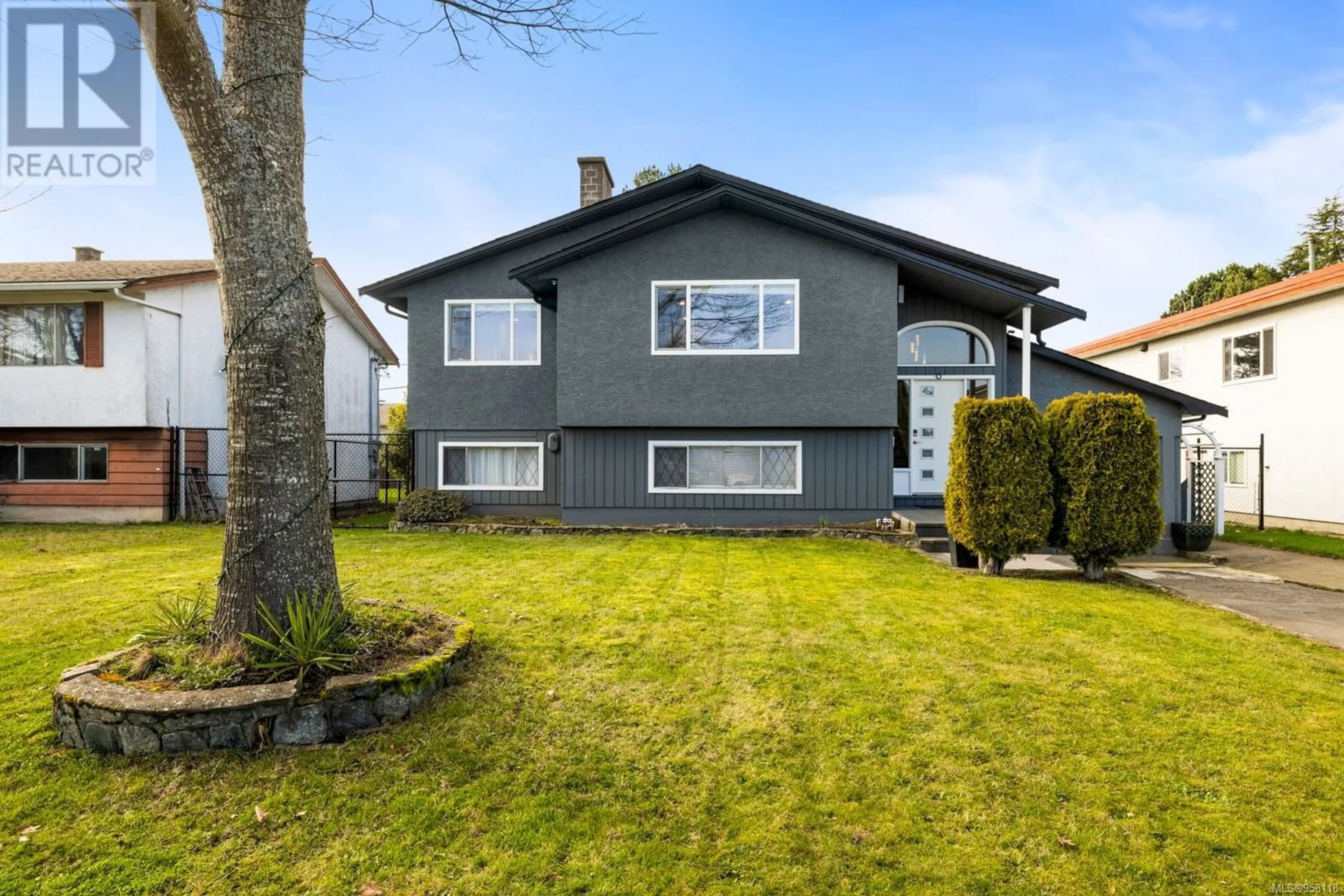 Frontside or backside of a home for 3960 Larchwood Dr, Saanich British Columbia V8W3P3