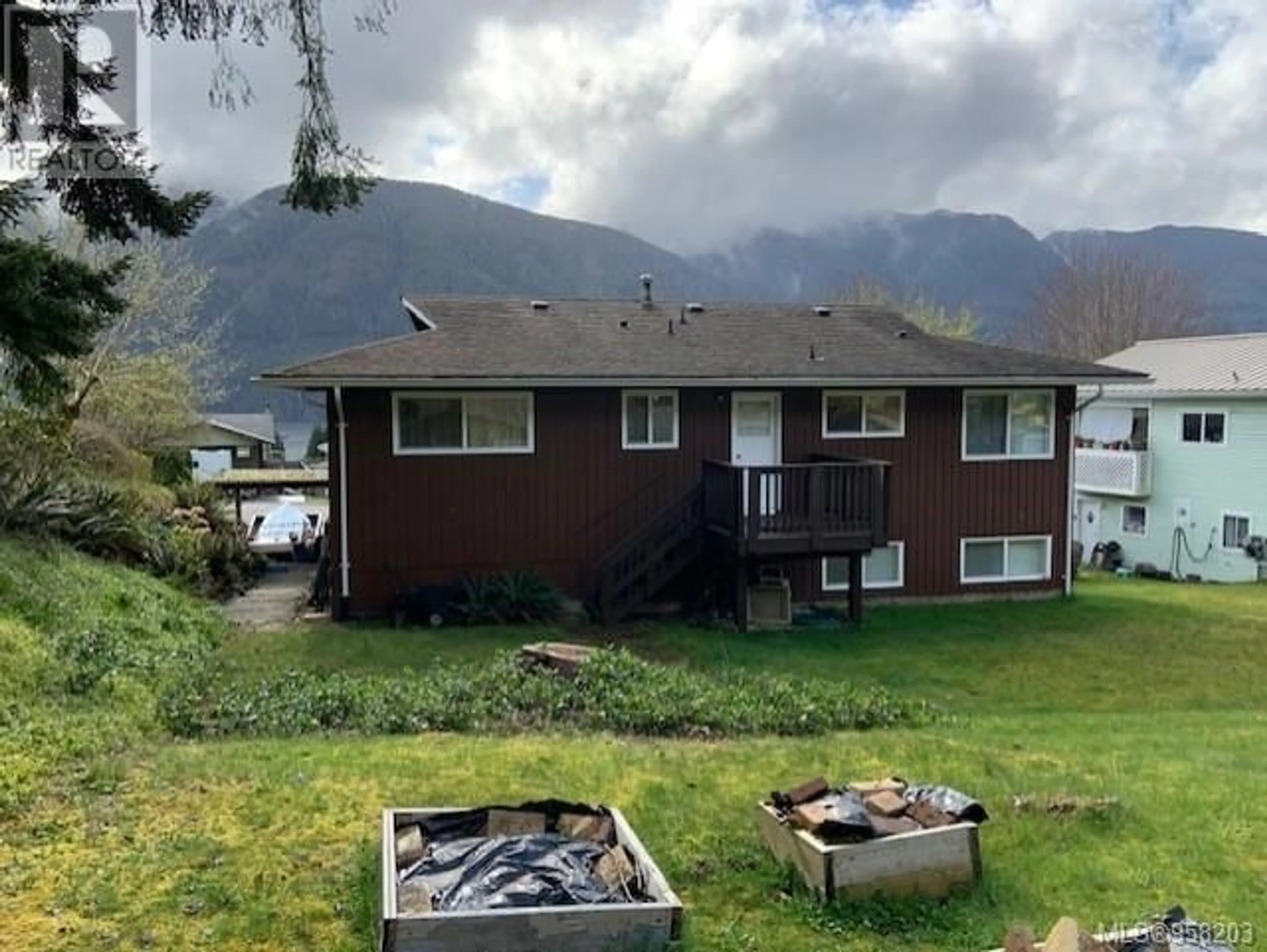 Frontside or backside of a home for 925 Haida Ave, Port Alice British Columbia V0N2N0