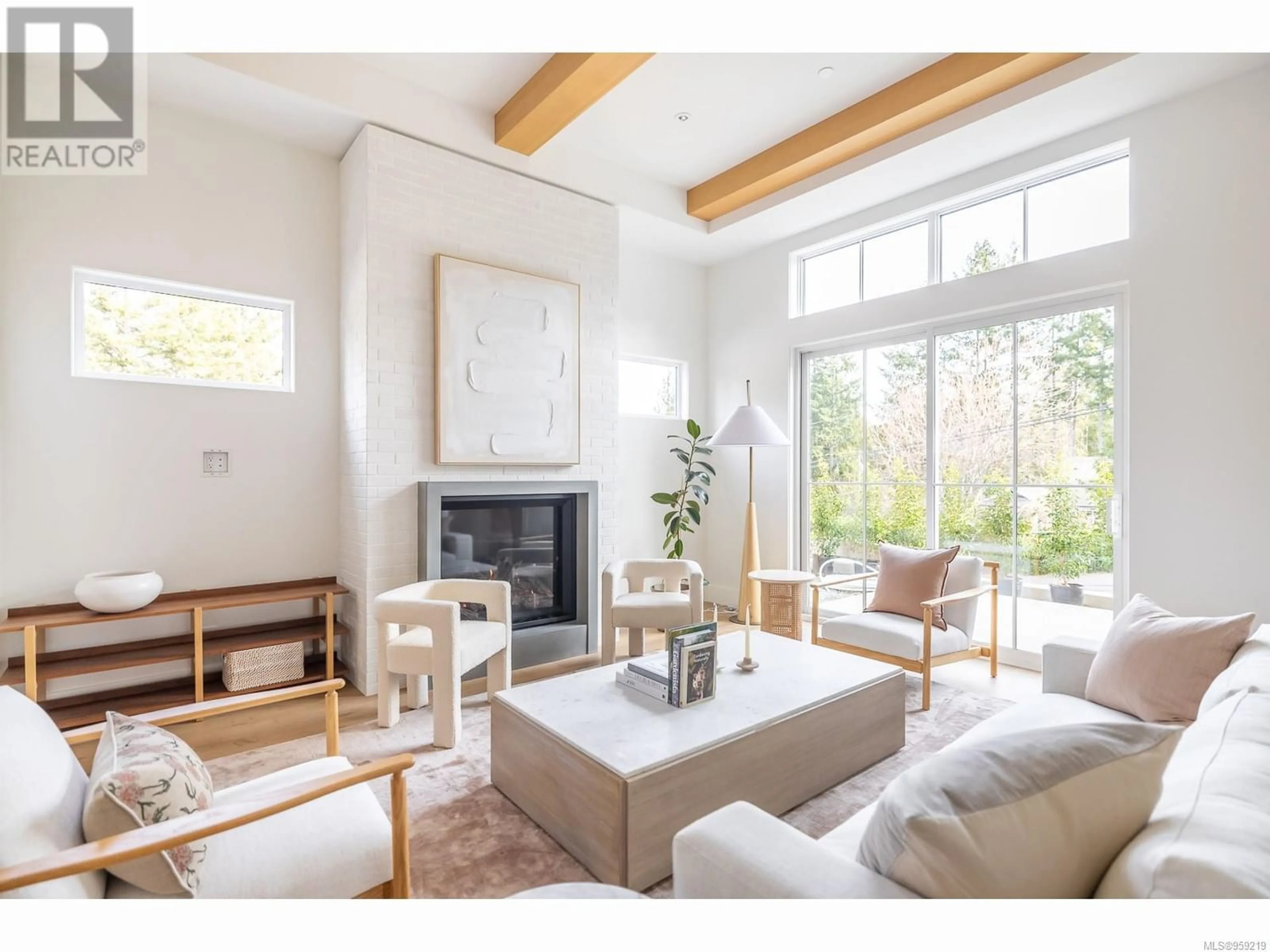 Living room for 611 BERWICK Rd N, Qualicum Beach British Columbia V9K1L1