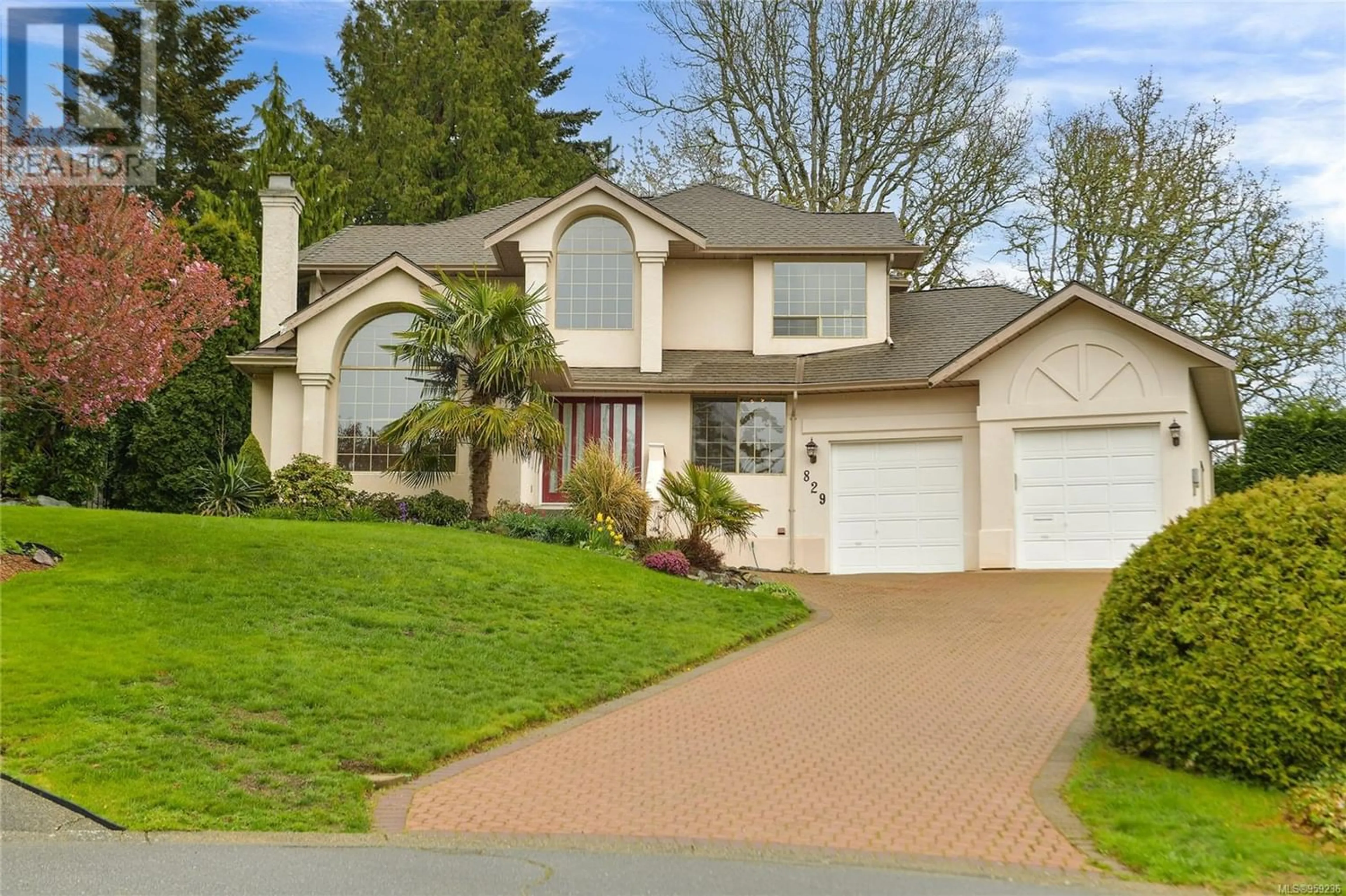 Frontside or backside of a home for 829 ROYAL WOOD Pl, Saanich British Columbia V8Y3C2