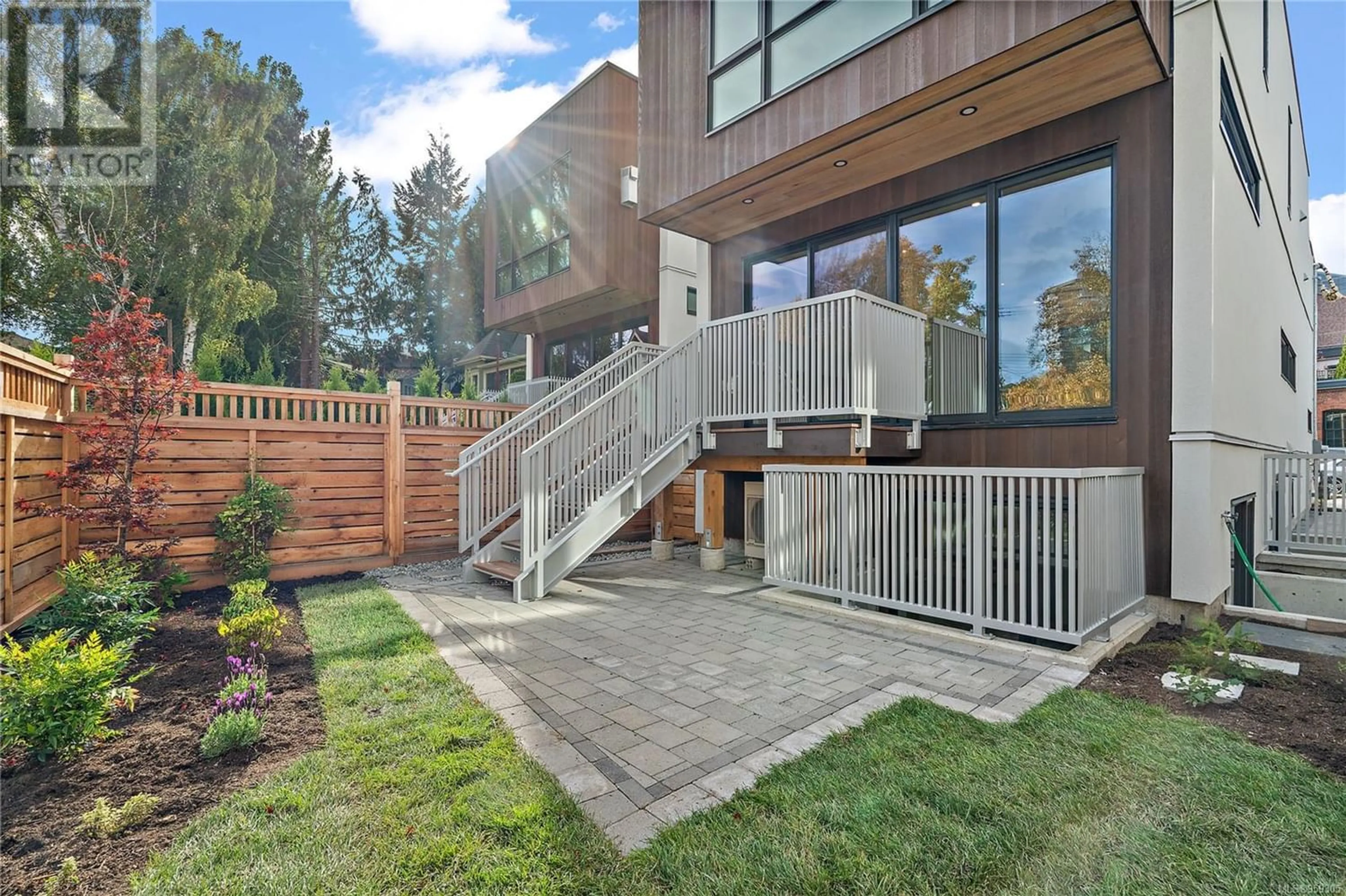 Patio for 431 Parry St, Victoria British Columbia V8V2H7