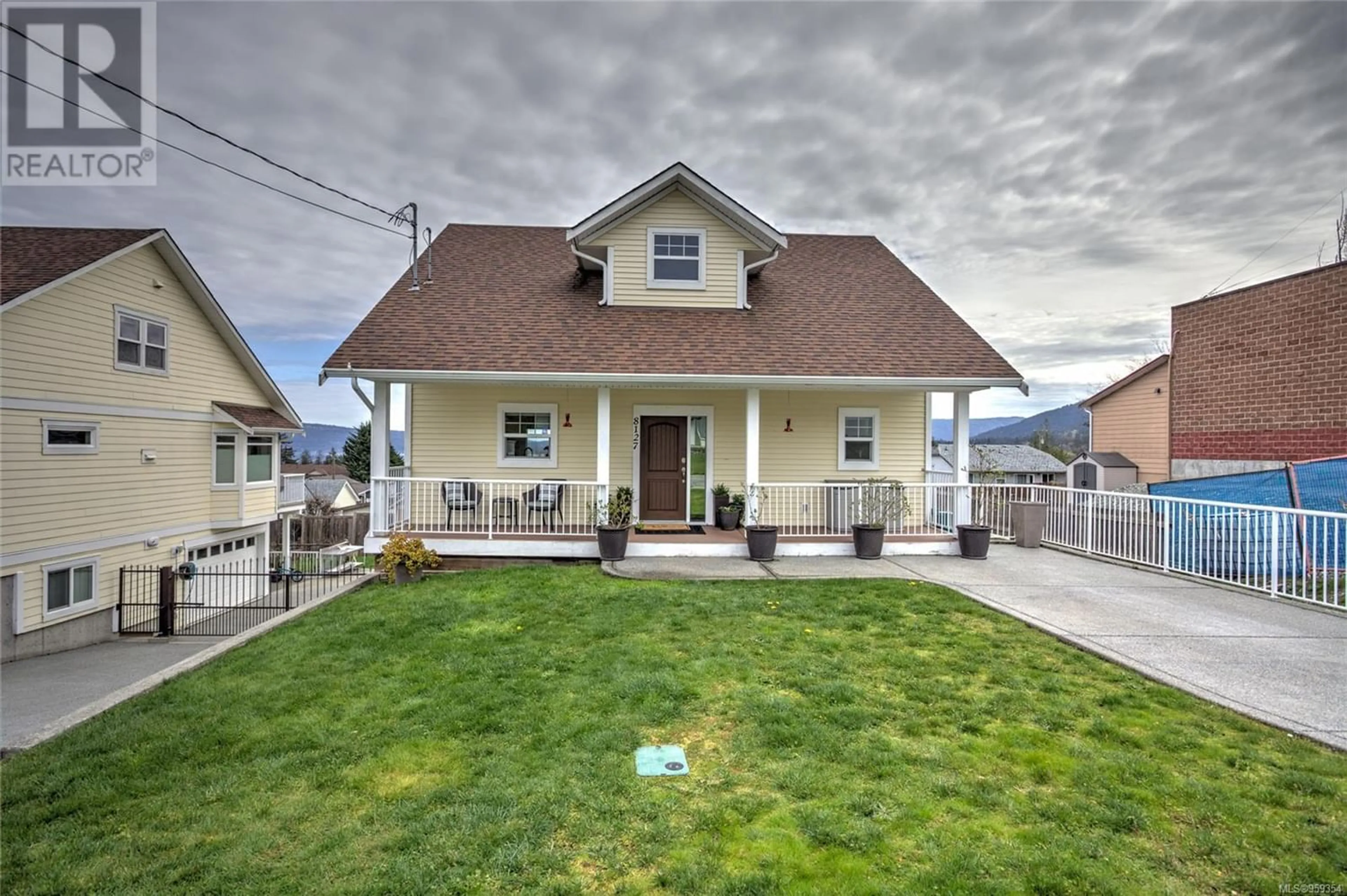 Frontside or backside of a home for 8127 Musgrave St, Crofton British Columbia V0R1R0