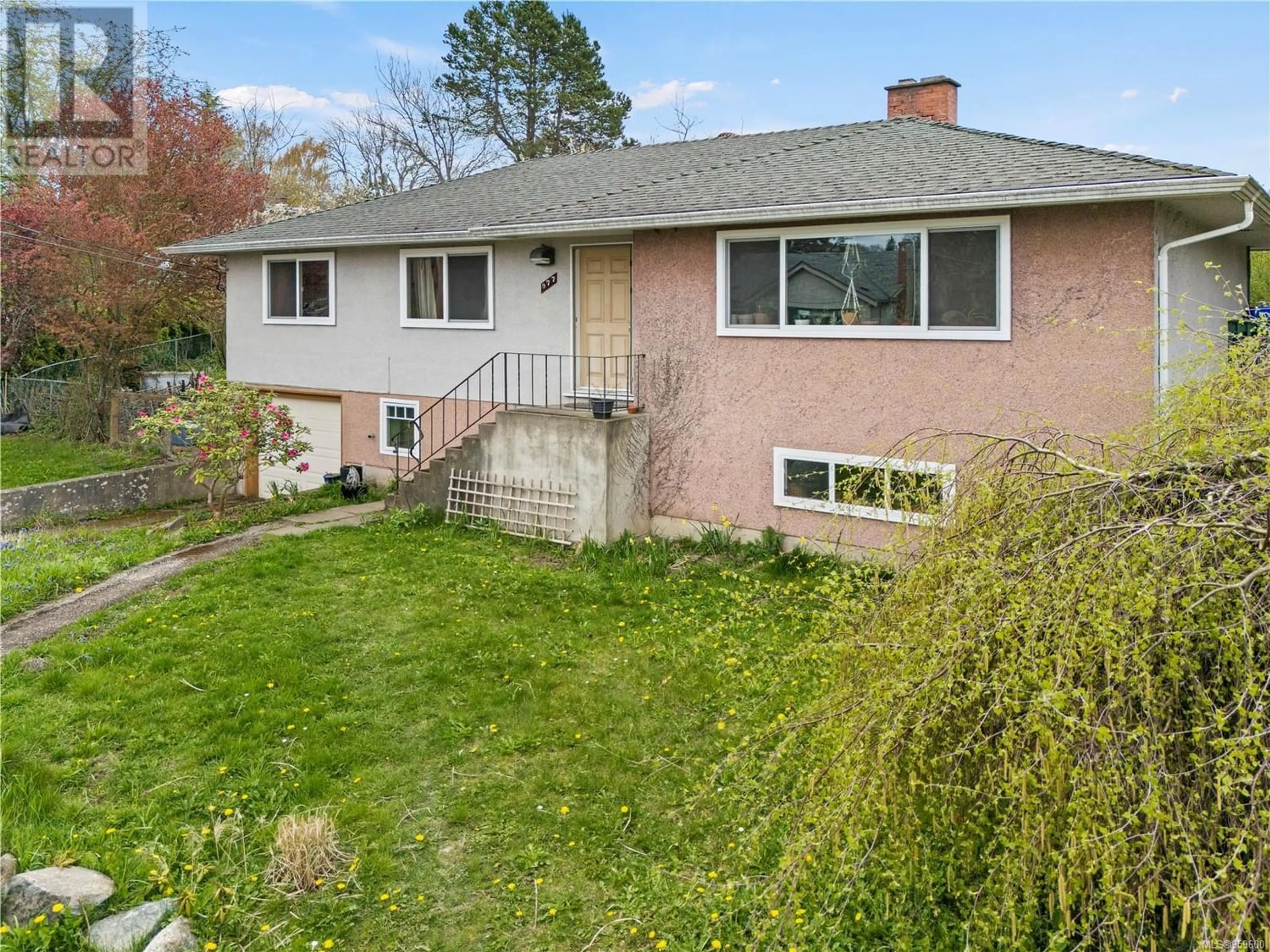 Frontside or backside of a home for 977 Lovat Ave, Saanich British Columbia V8X1V4