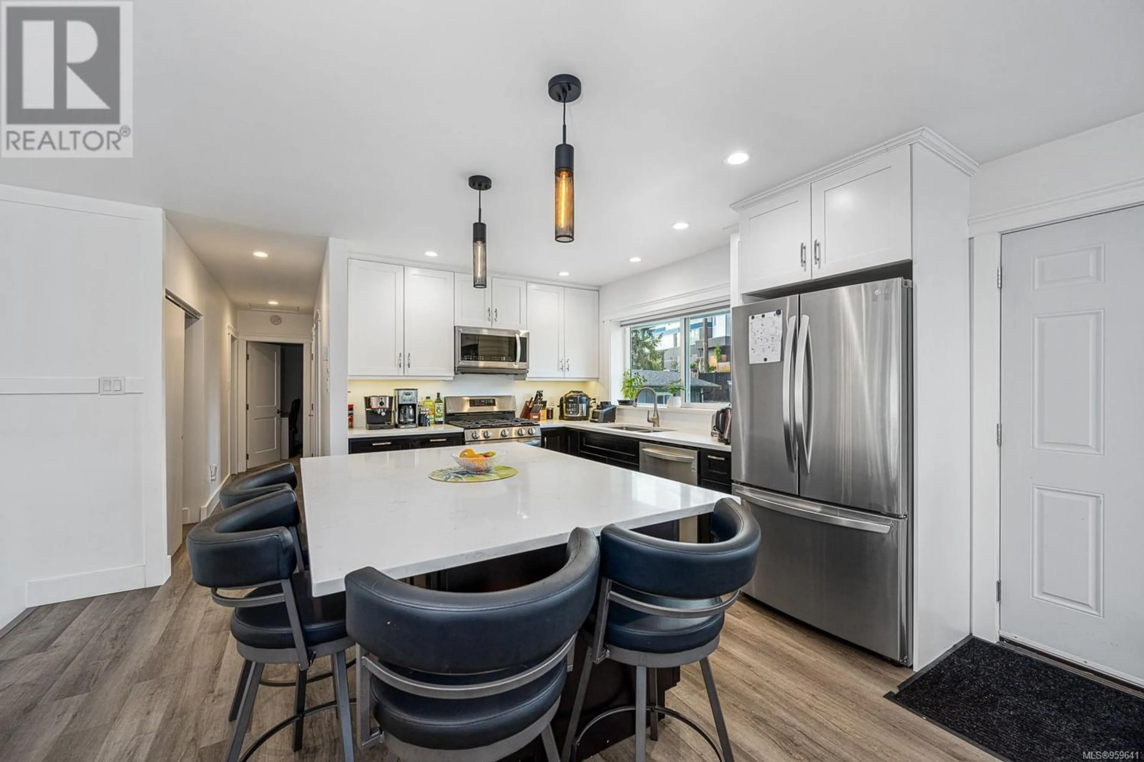 Contemporary kitchen for 146 Coronation Cres, Campbell River British Columbia V9W3T6