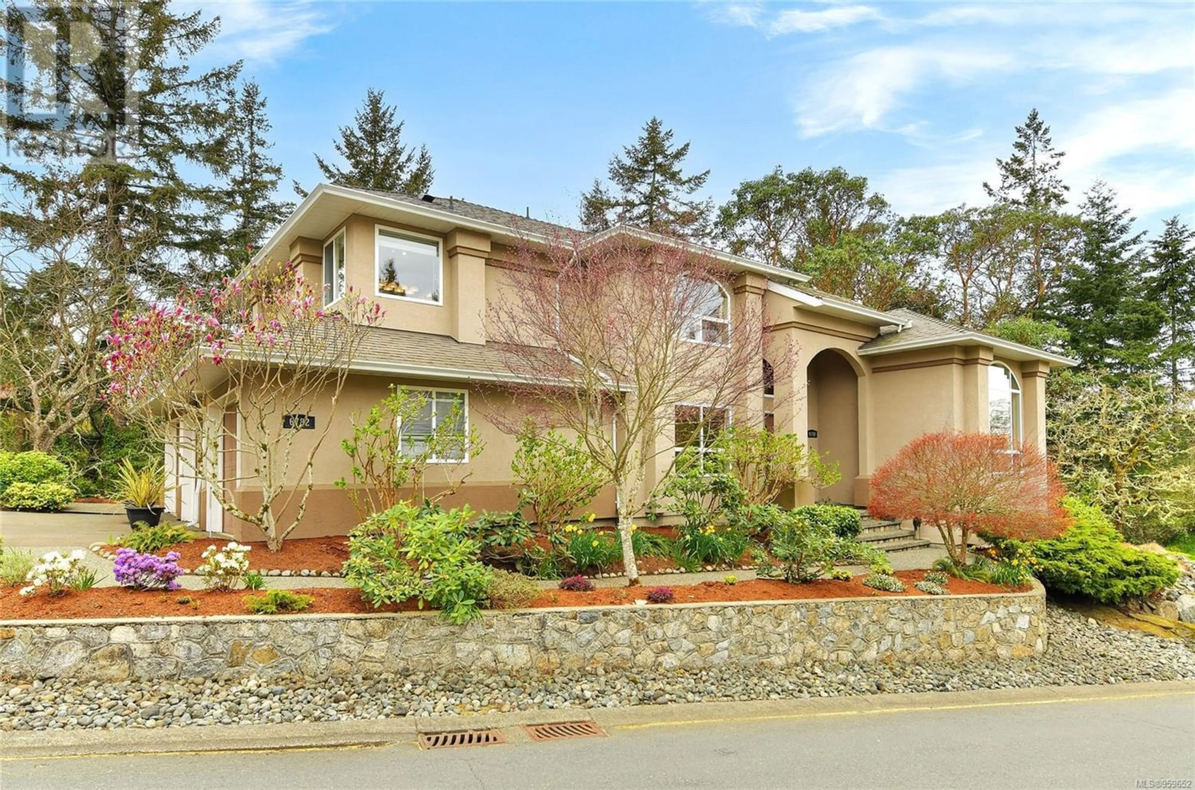 Frontside or backside of a home for 6782 Greig Crt, Central Saanich British Columbia V8M2G4