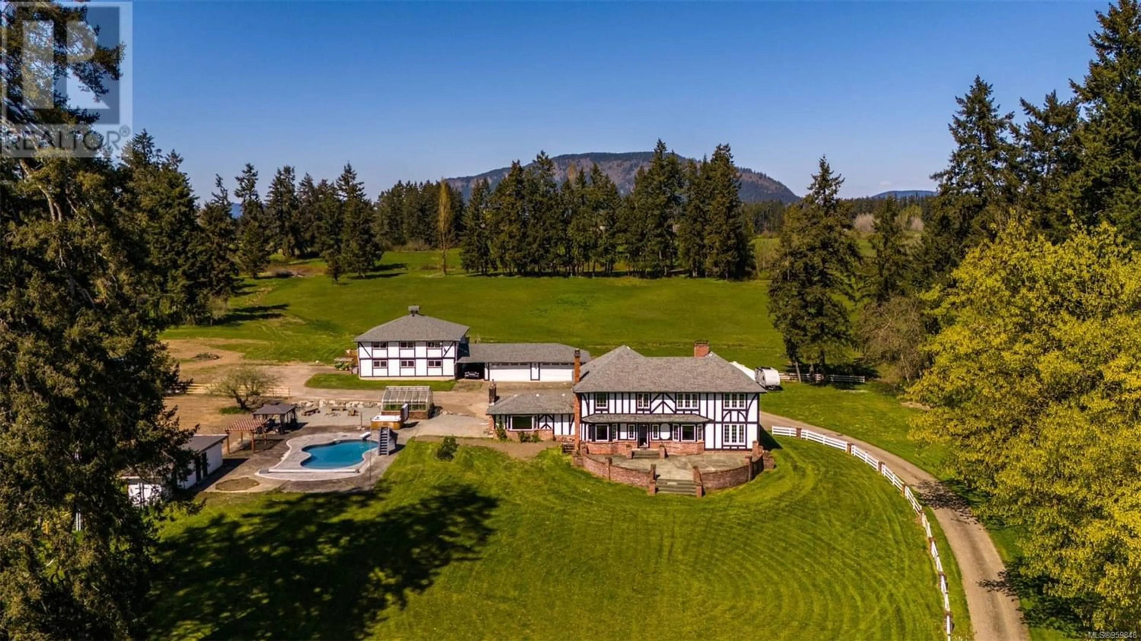 Indoor or outdoor pool for 4245 Vineyard Rd, Cobble Hill British Columbia V0R1L5