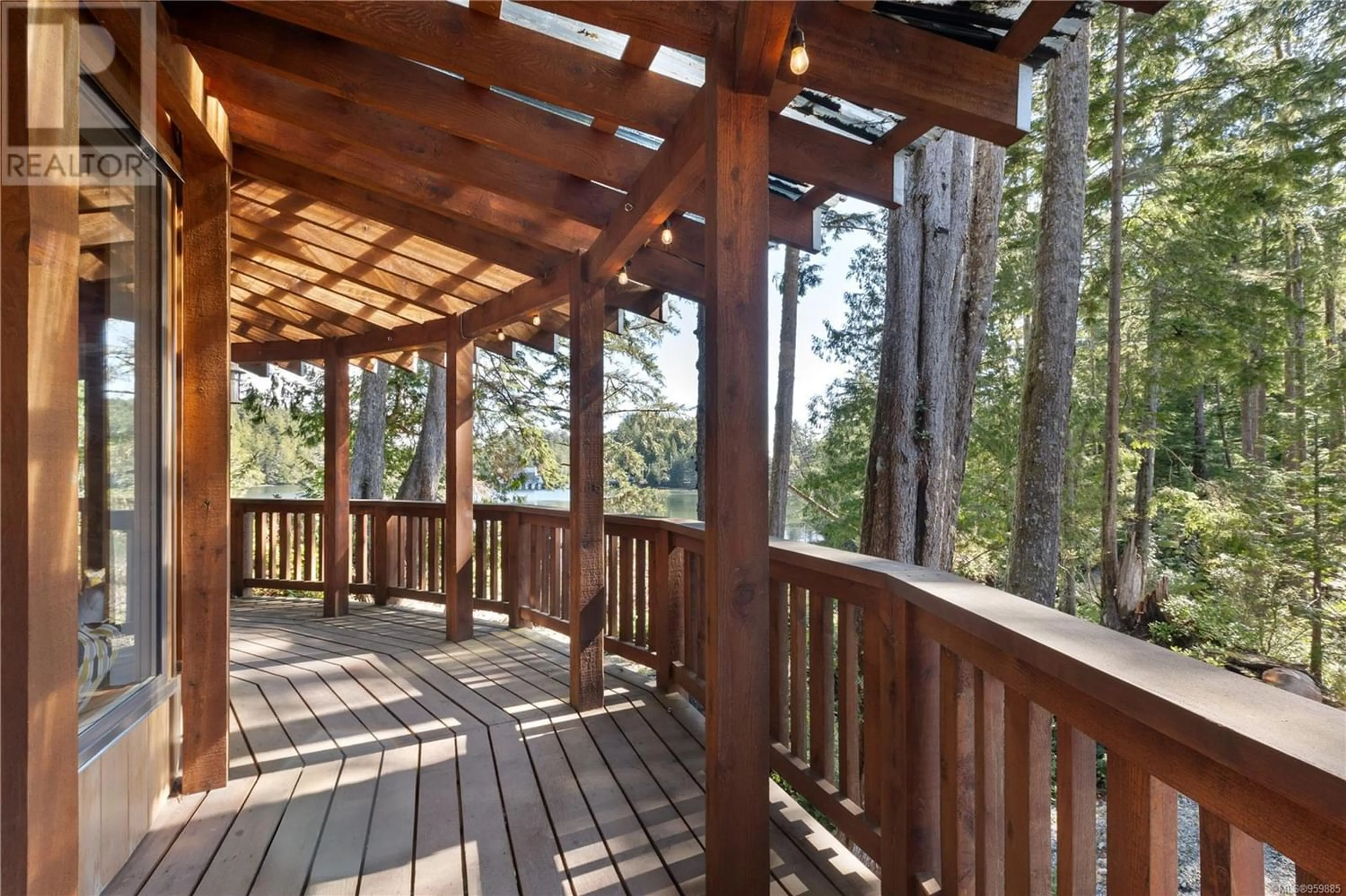 Patio for 1015 Peninsula Rd, Ucluelet British Columbia V0R3A0