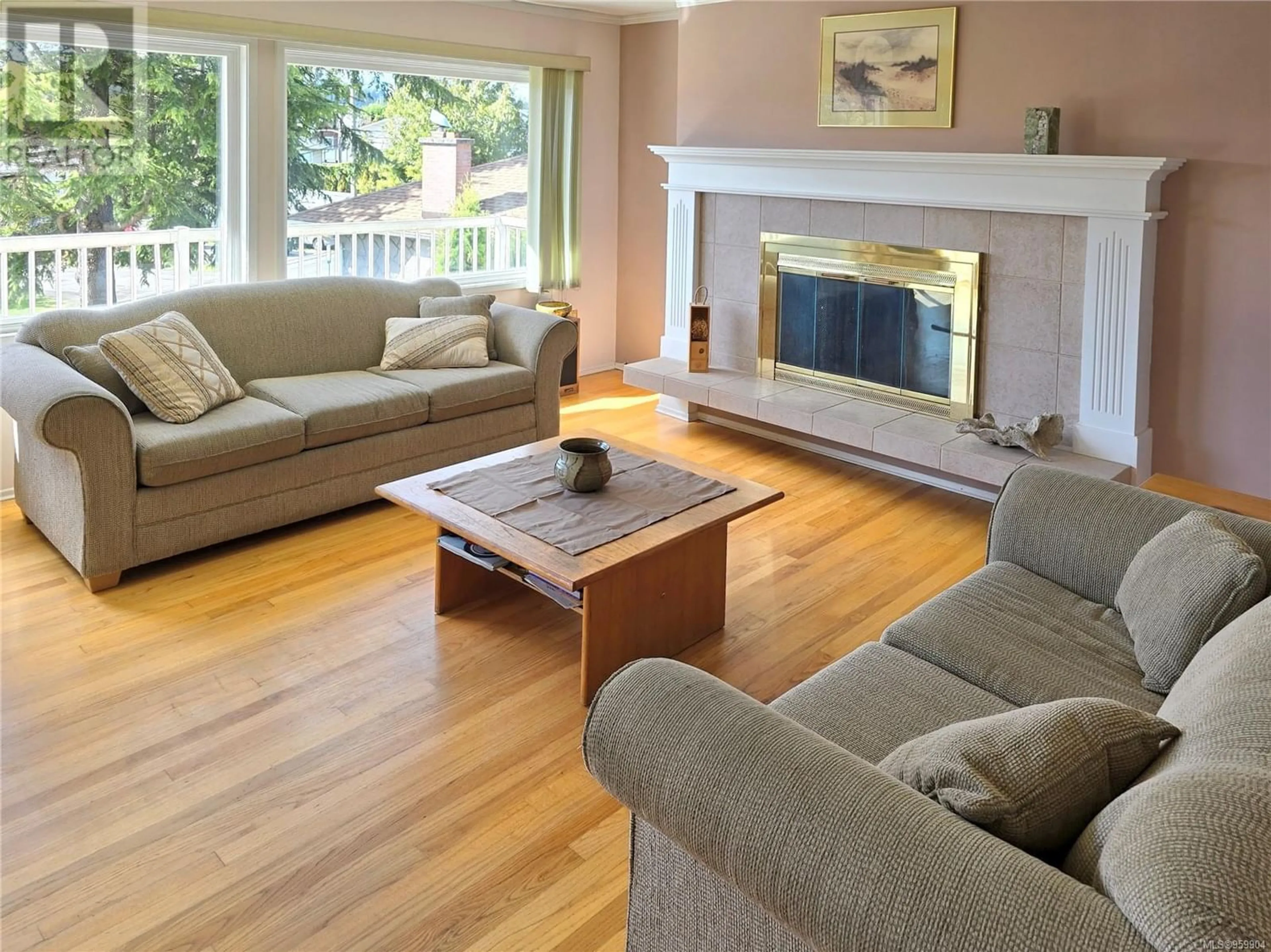 Living room for 4165 Carey Rd, Saanich British Columbia V8Z4G7