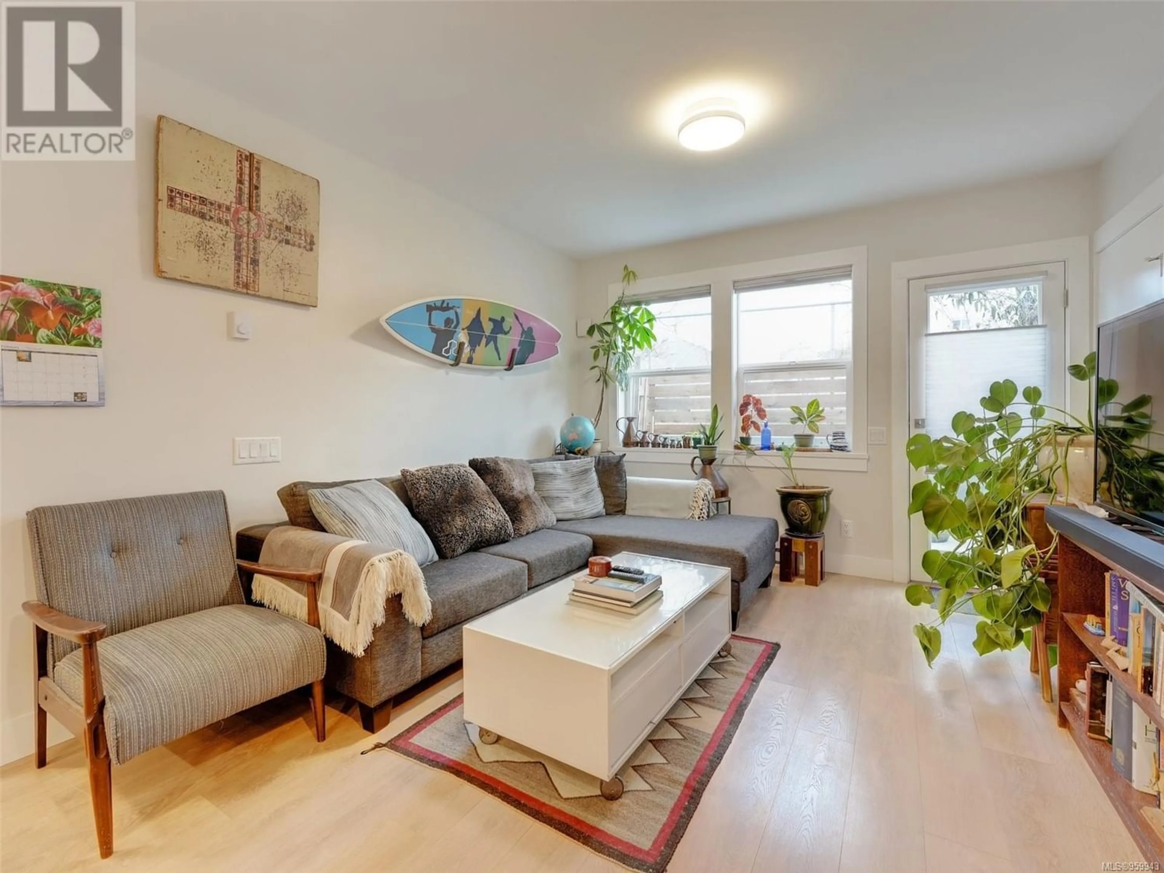 Living room for 1 1146 Caledonia Ave, Victoria British Columbia V8T1G1